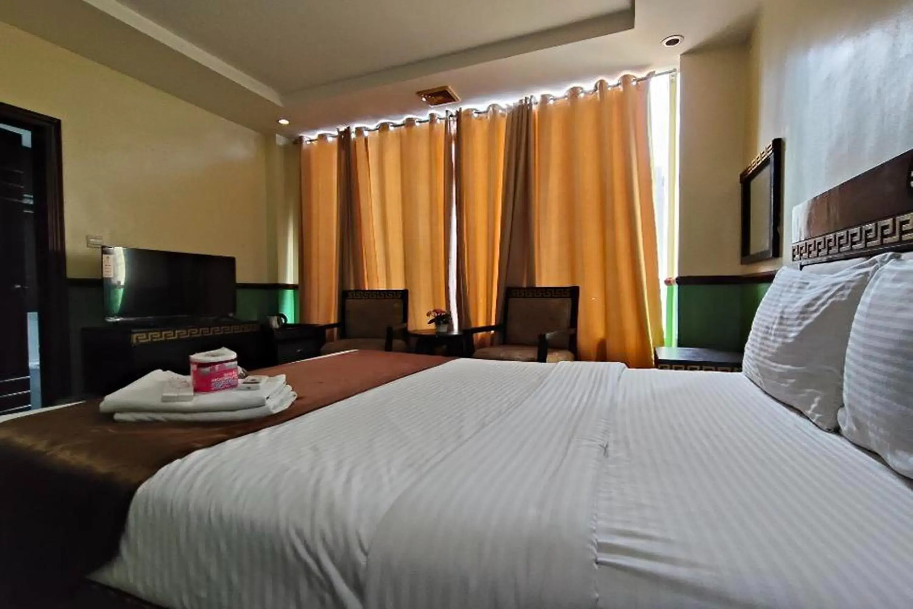 Standard Double Room in Manila Crown Palace Hotel Standard Double Room in Manila Crown Palace Hotel