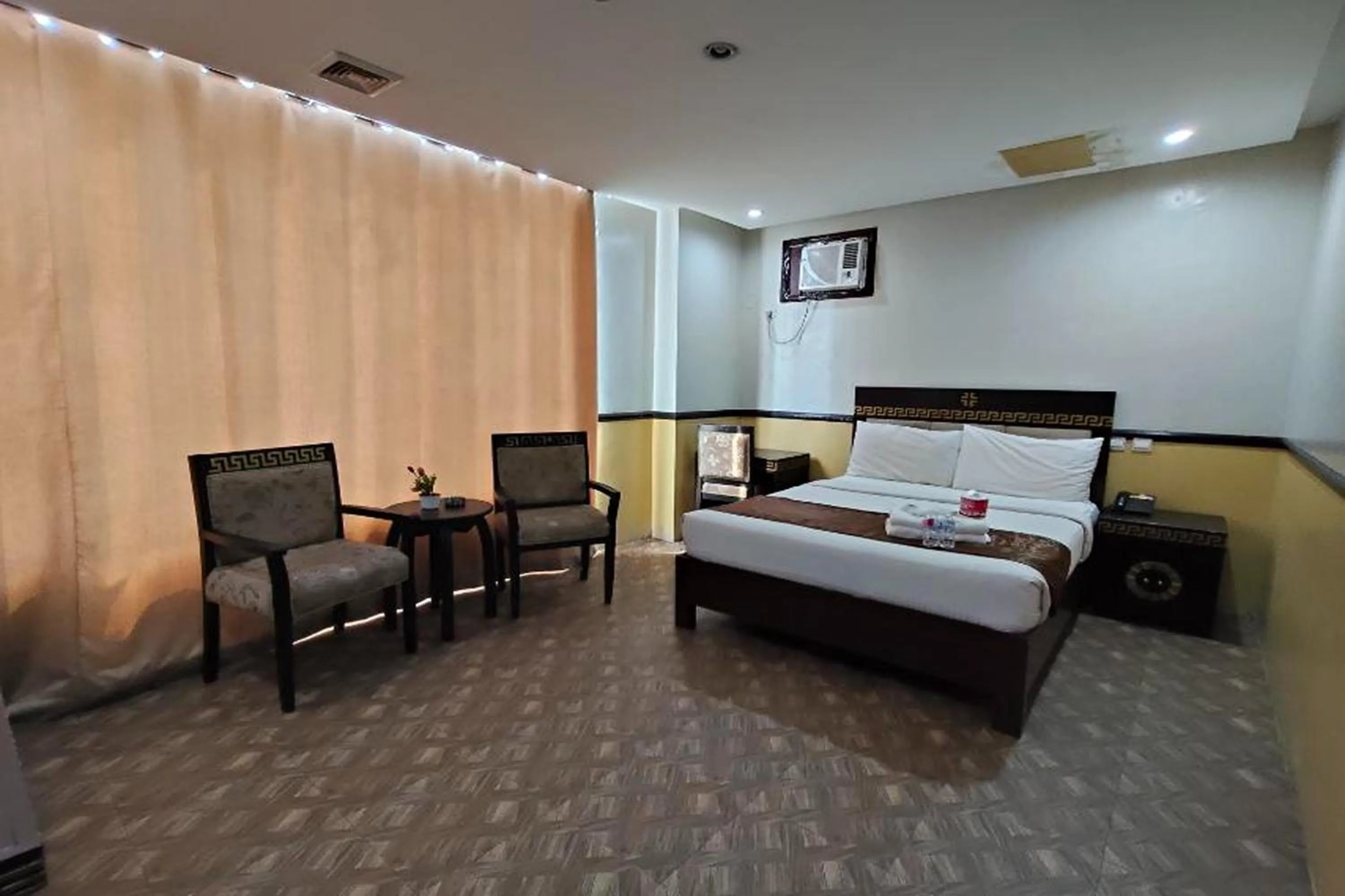 Photo of the whole room, Bed in Manila Crown Palace Hotel