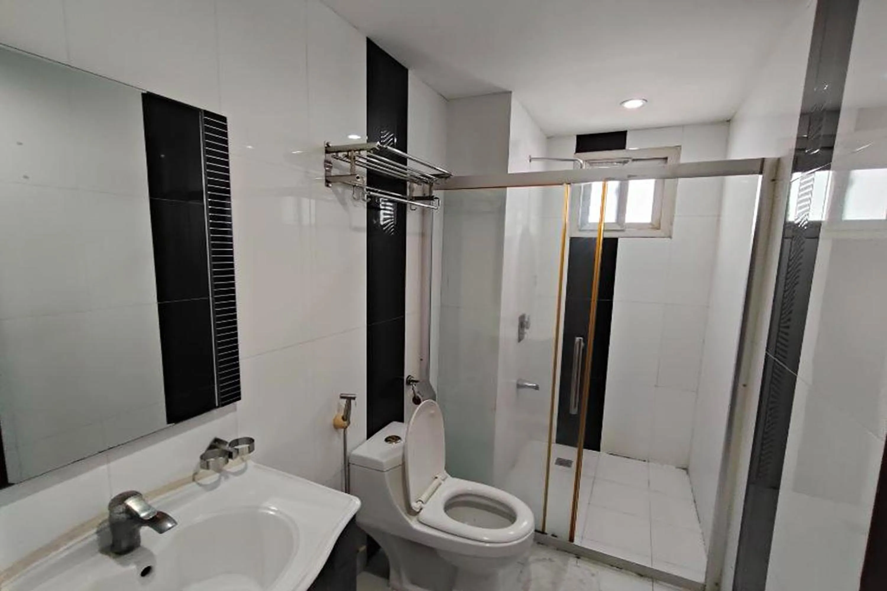 Bathroom in Manila Crown Palace Hotel