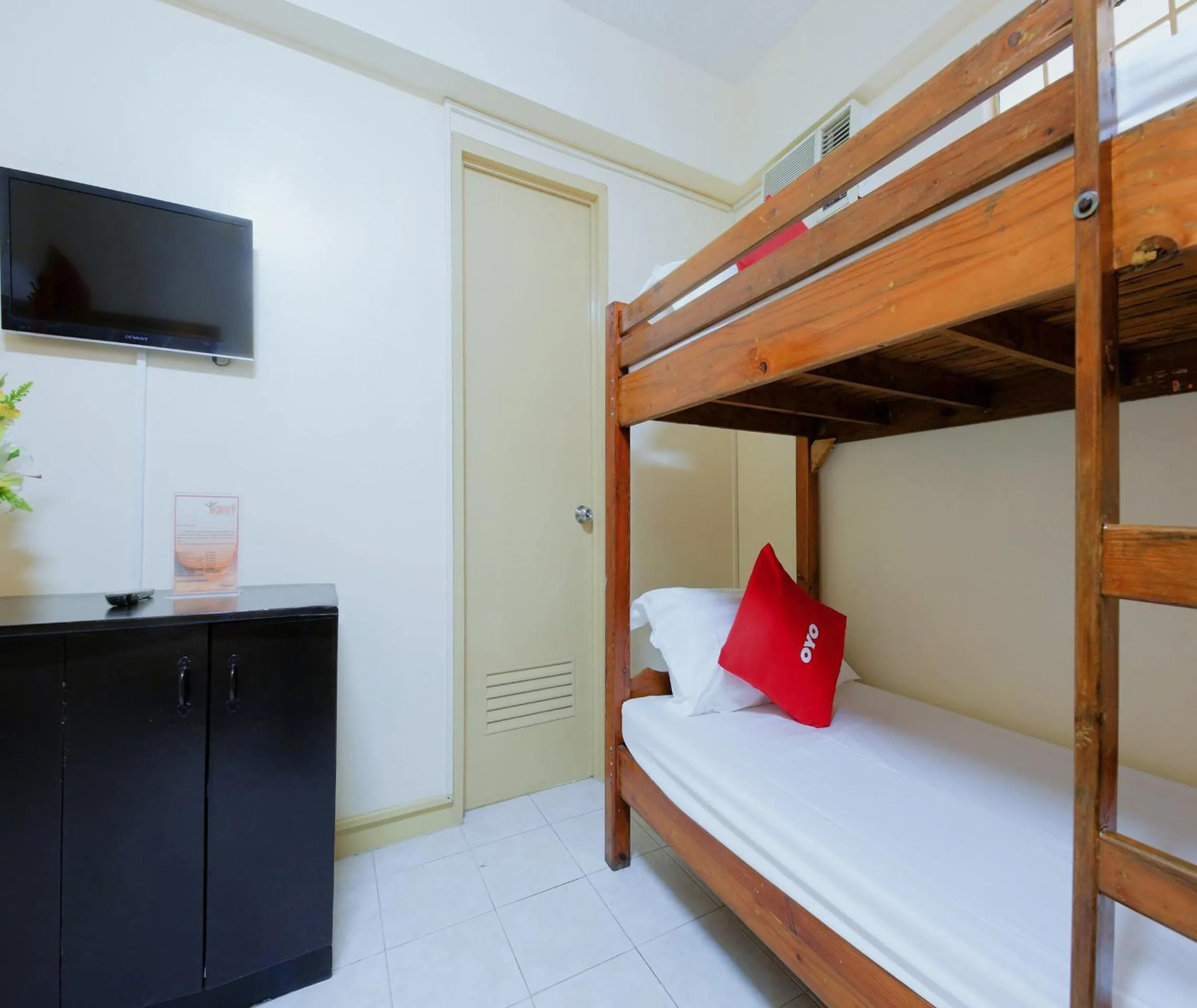 Bedroom in OYO 840 Orangenest Apartelle