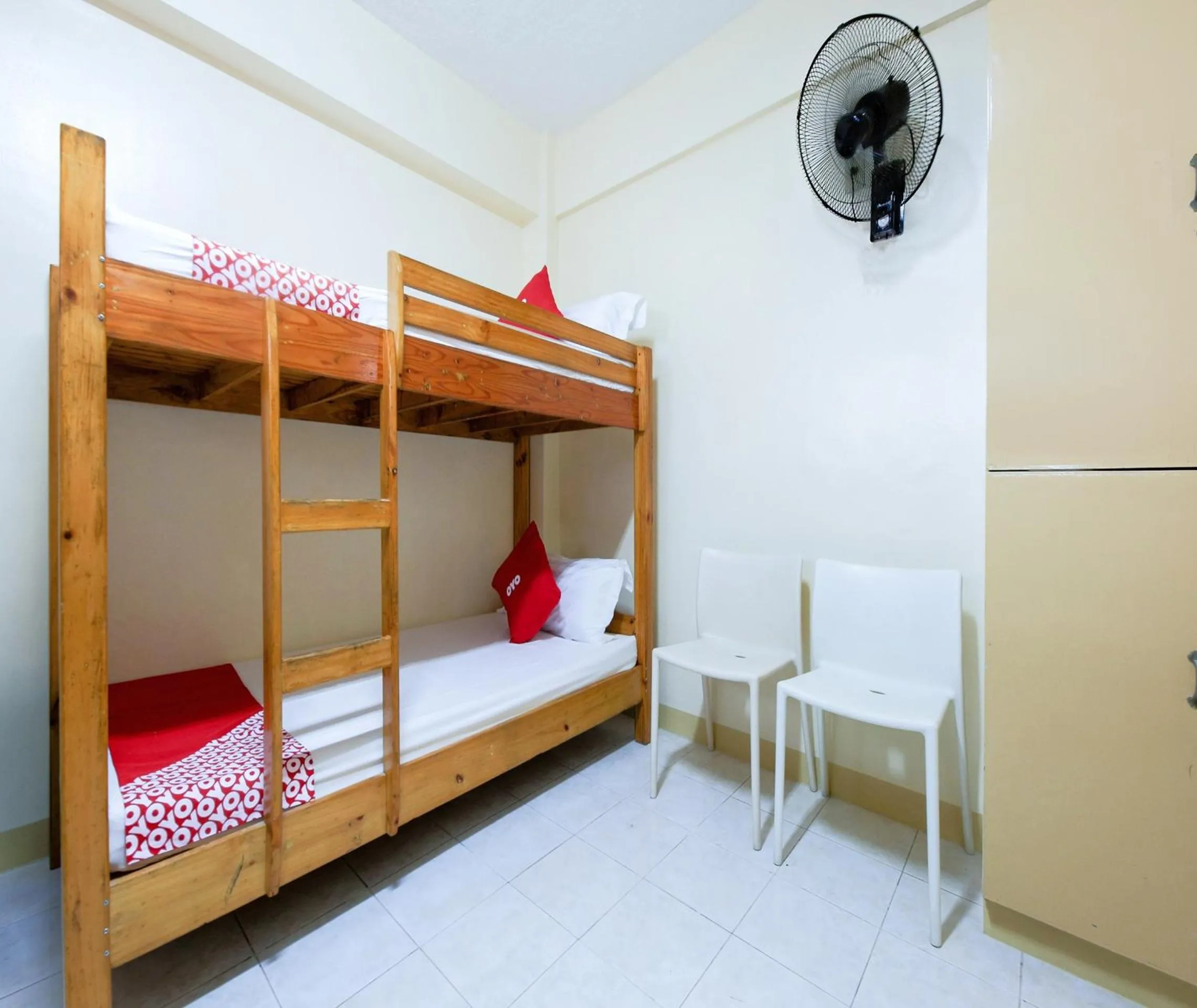 Bedroom in OYO 840 Orangenest Apartelle