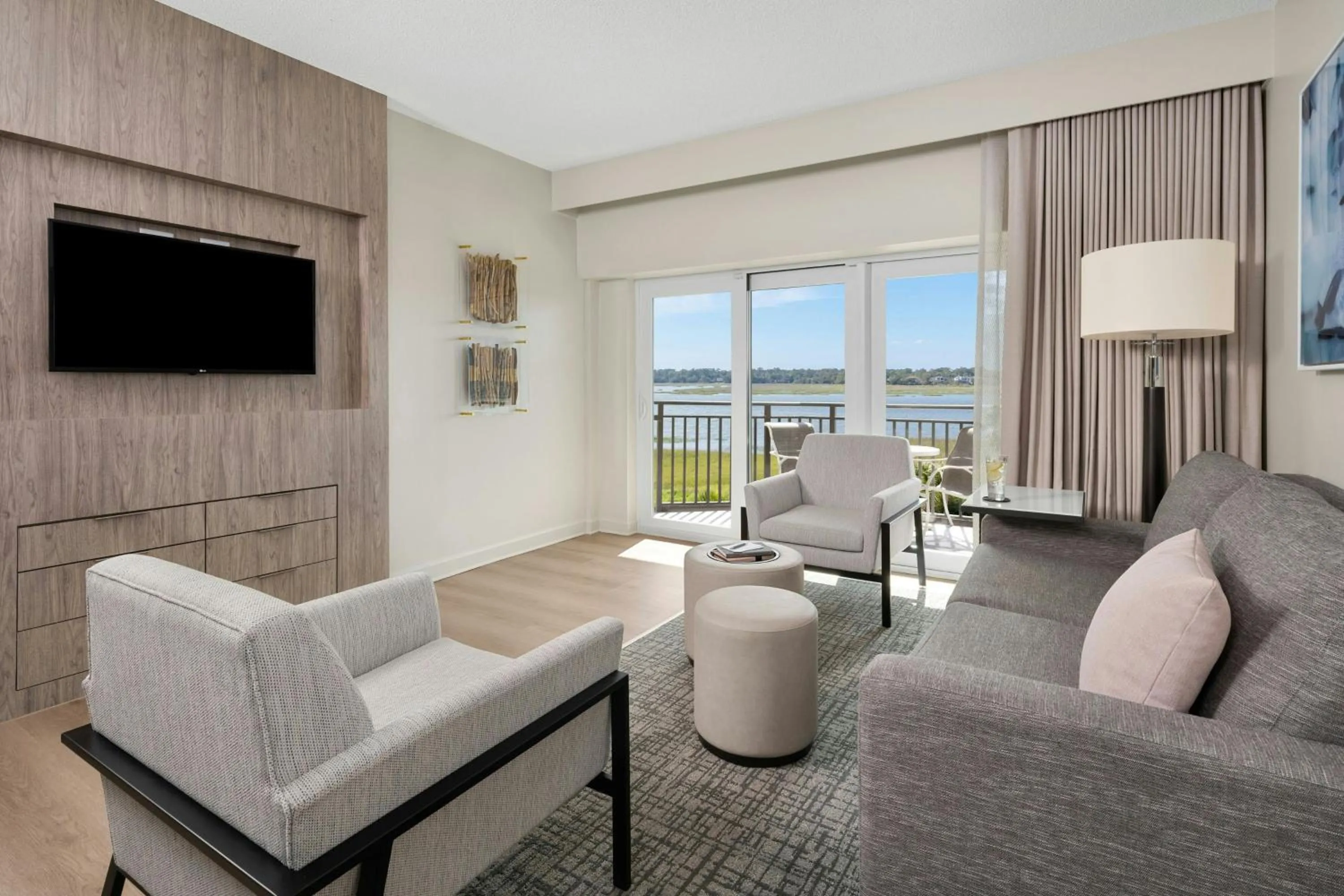 Living room in Marriott's Harbour Point and Sunset Pointe at Shelter Cove
