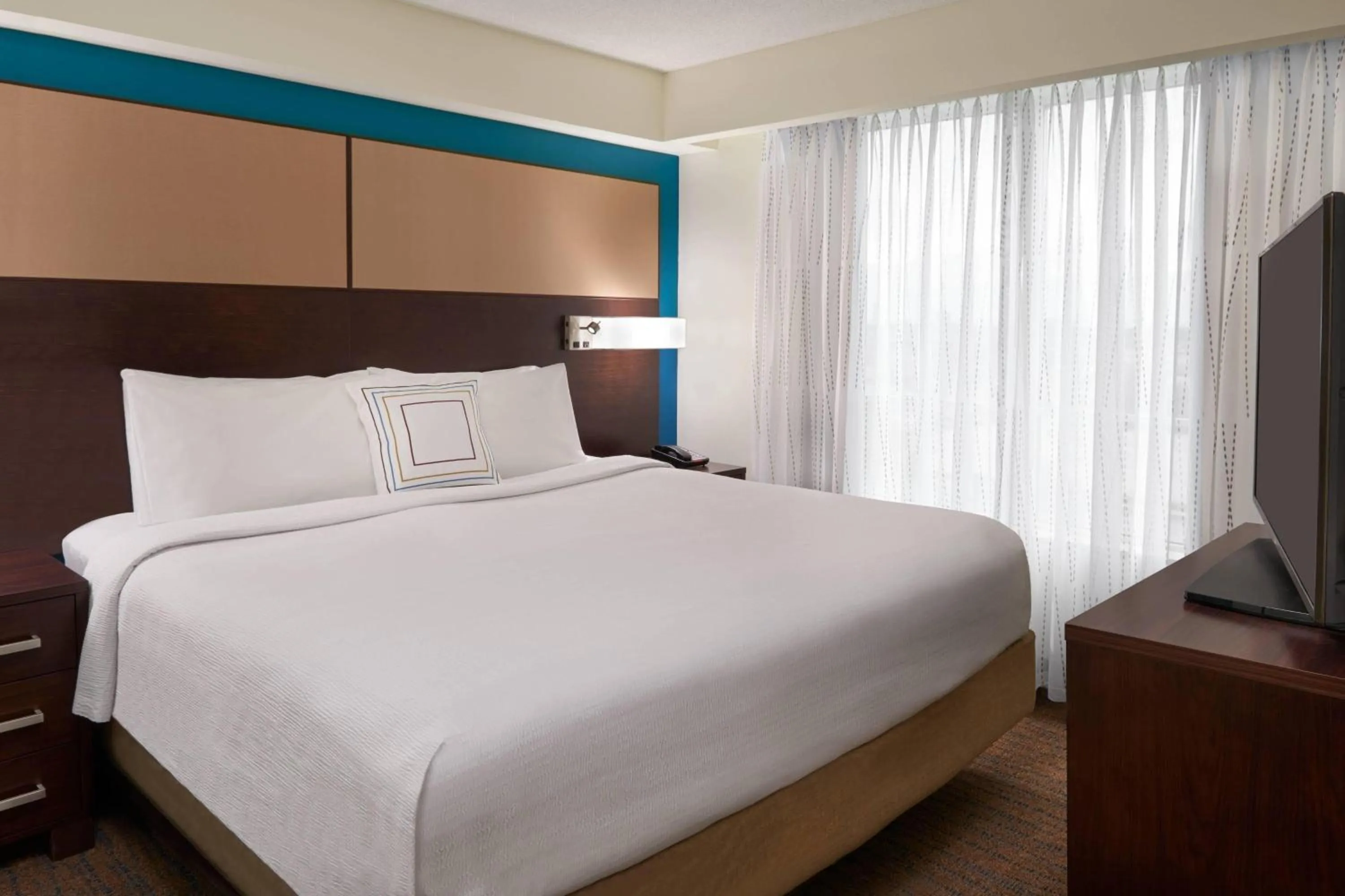 Bedroom, Bed in Residence Inn by Marriott Toronto Airport