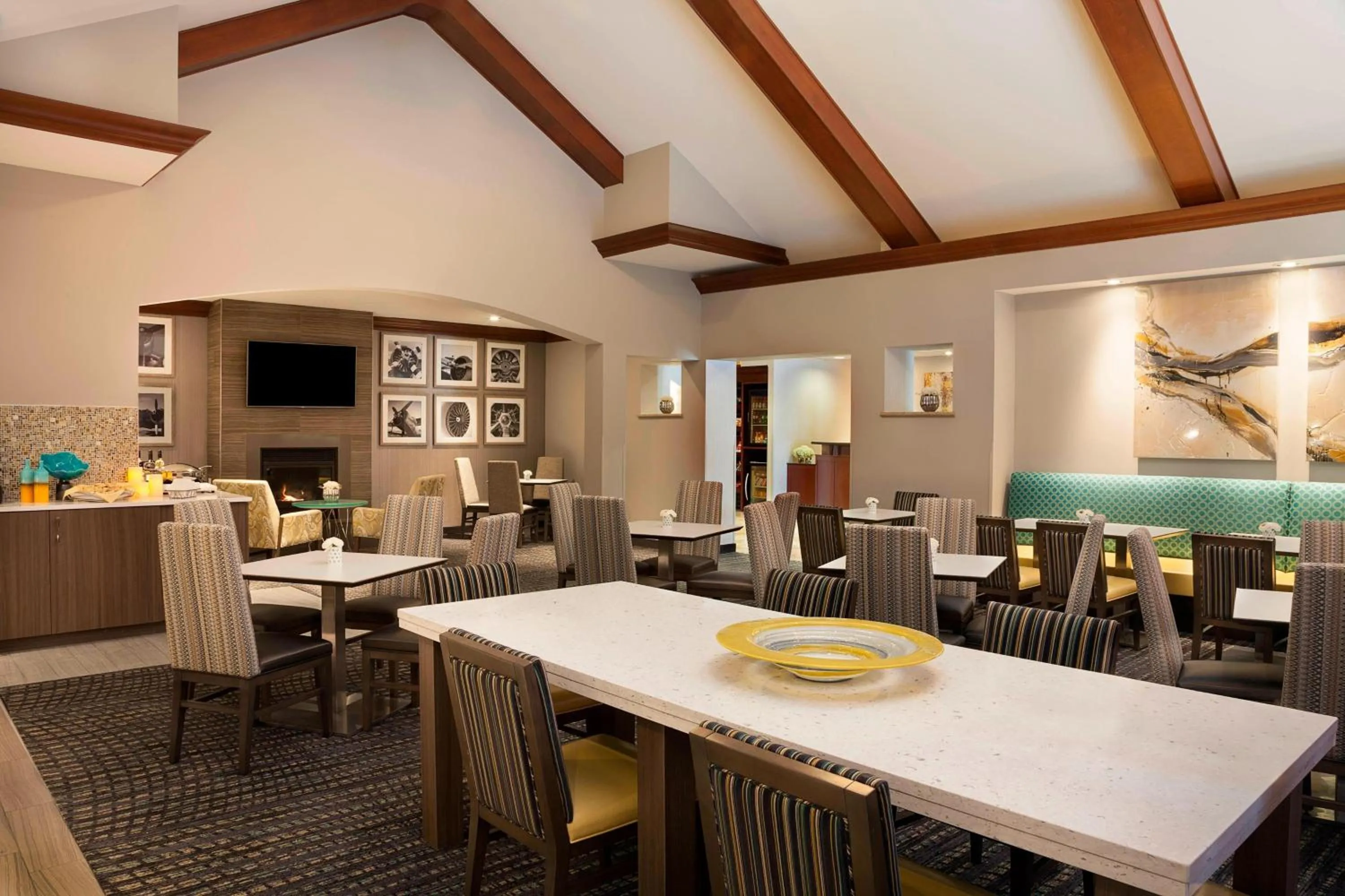 Restaurant/places to eat in Residence Inn by Marriott Toronto Airport