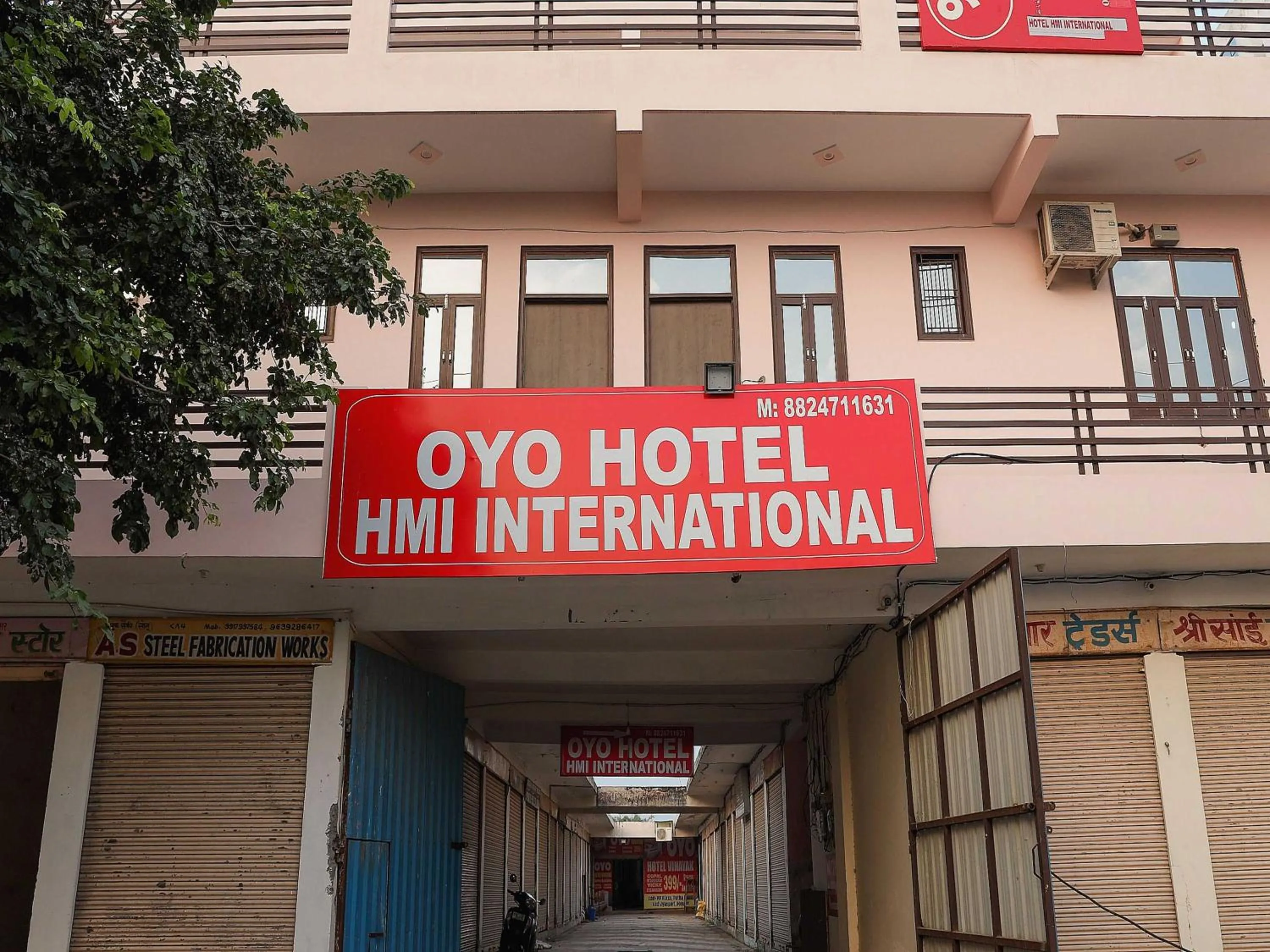 Facade/entrance in Hotel O Hmi International