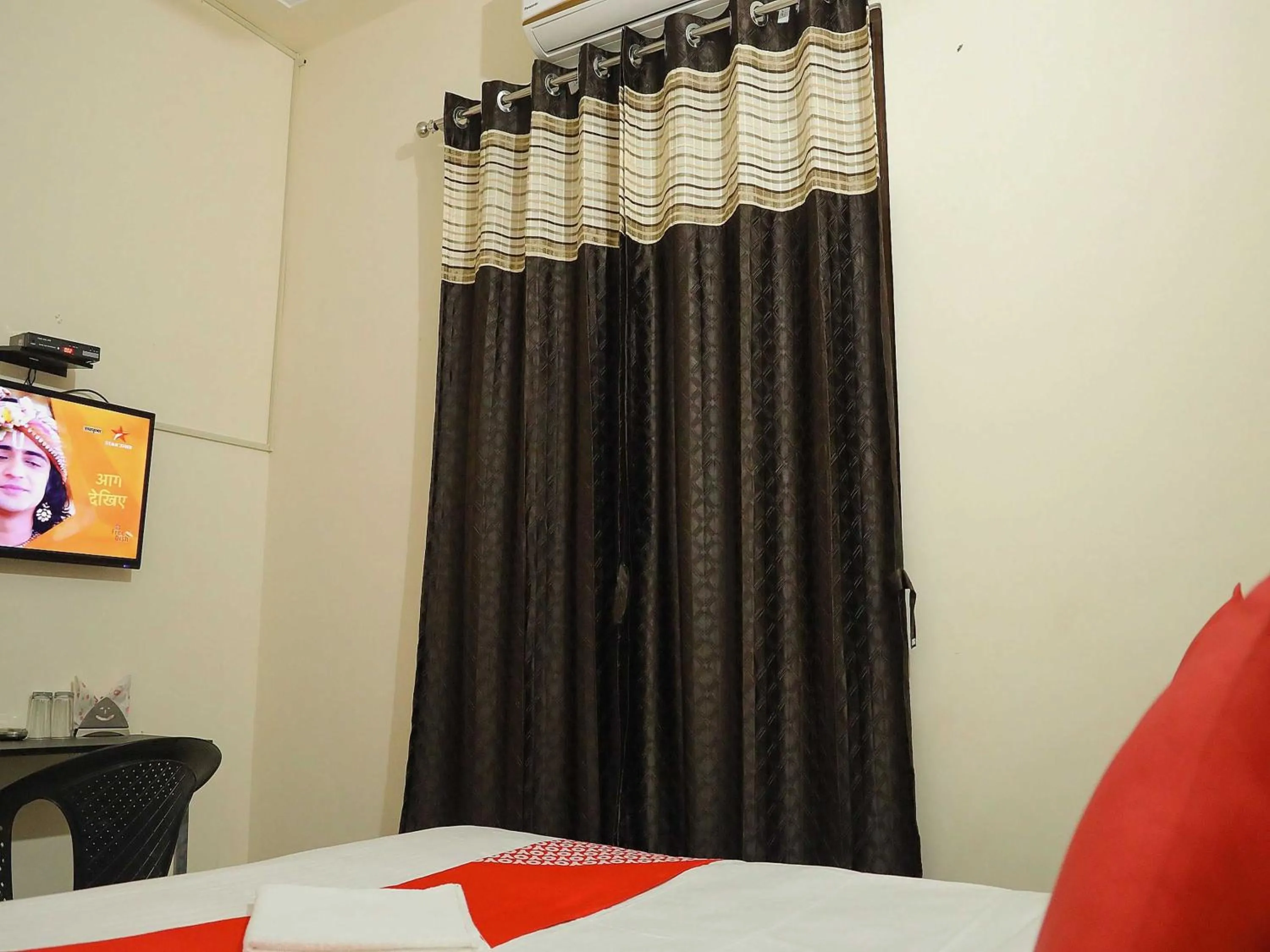 Bedroom, Bed in Hotel O Hmi International