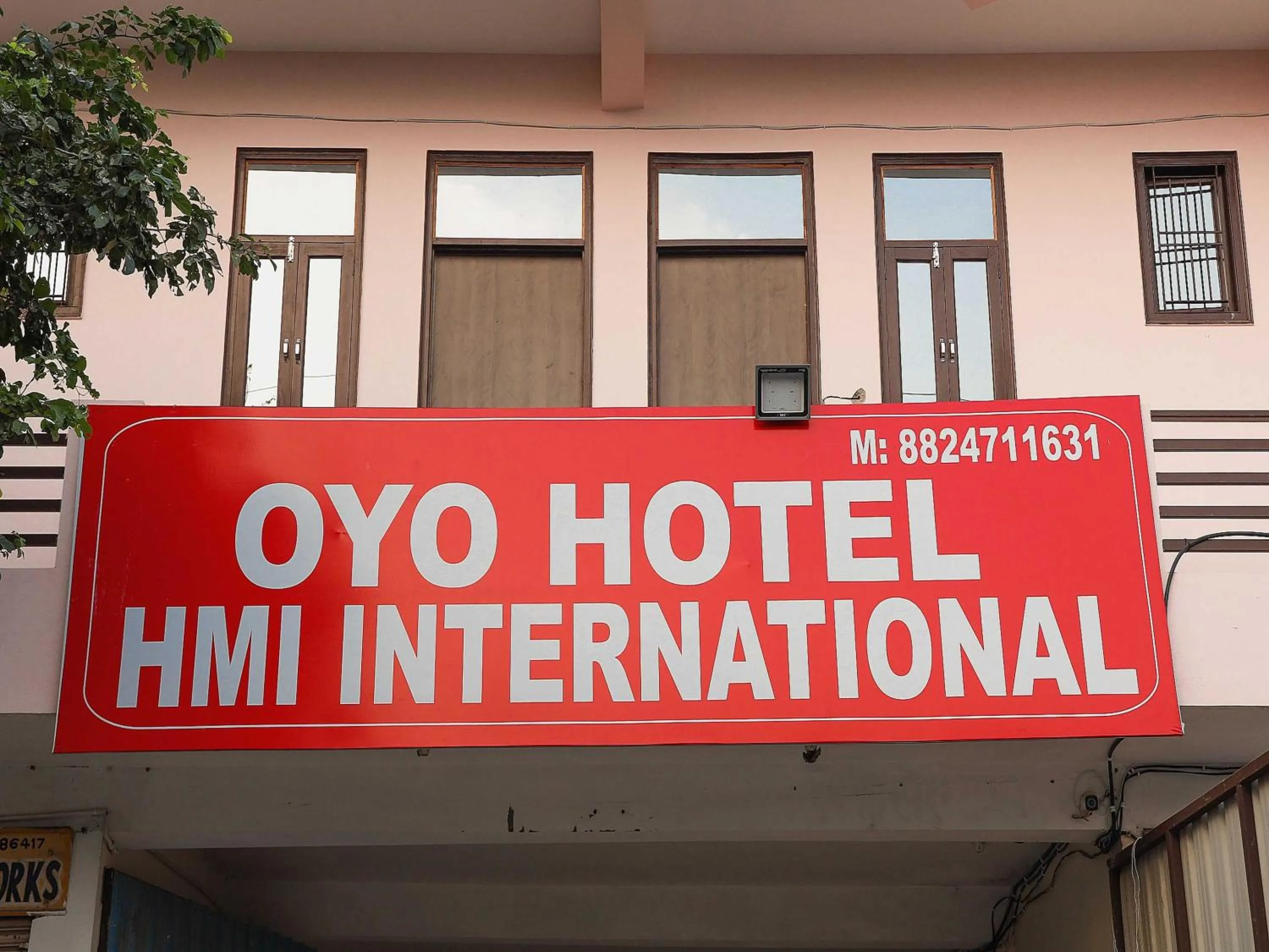 Facade/entrance in Hotel O Hmi International