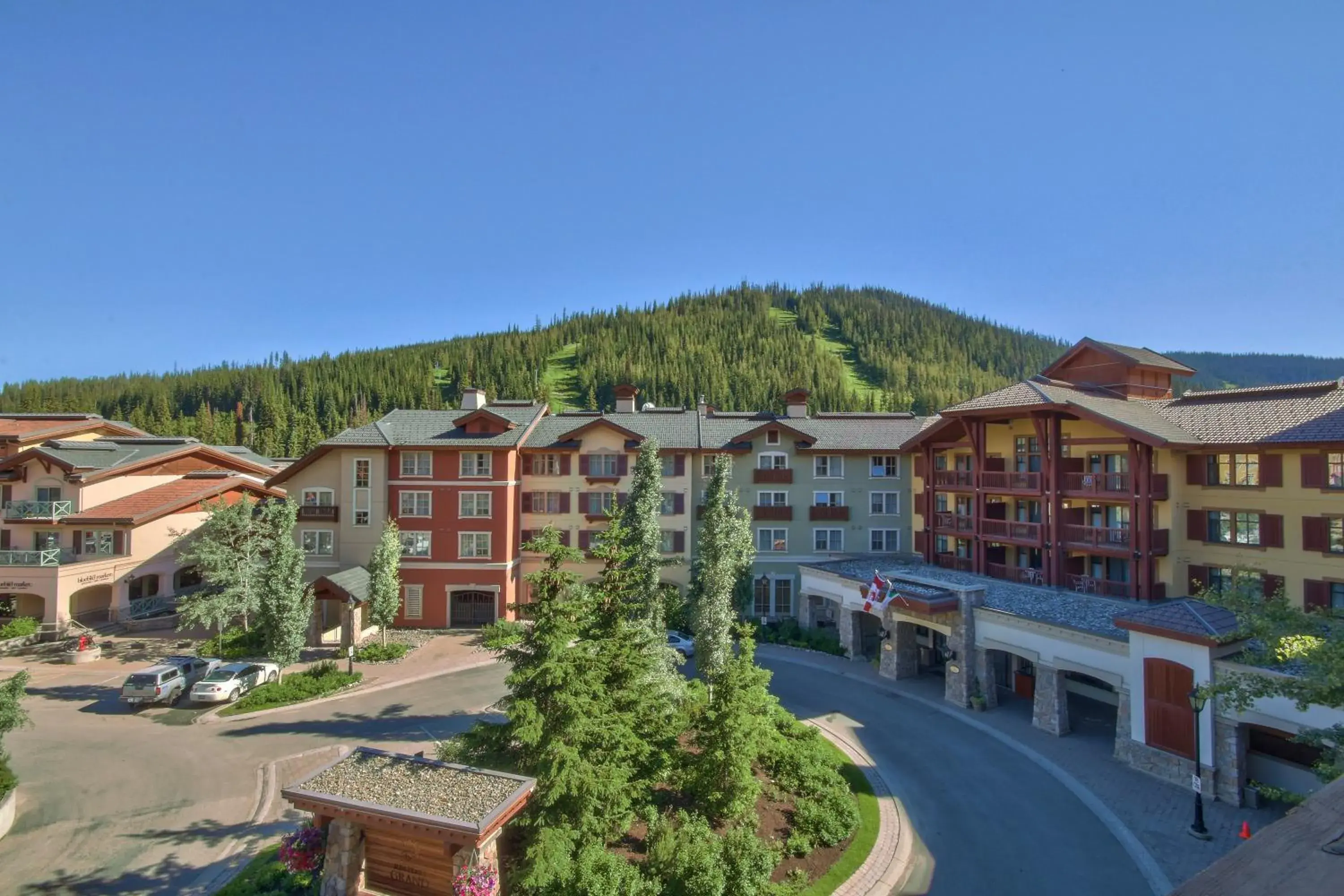 Deluxe King Room with Balcony in Sun Peaks Grand Hotel & Conference Centre Deluxe King Room with Balcony in Sun Peaks Grand Hotel & Conference Centre