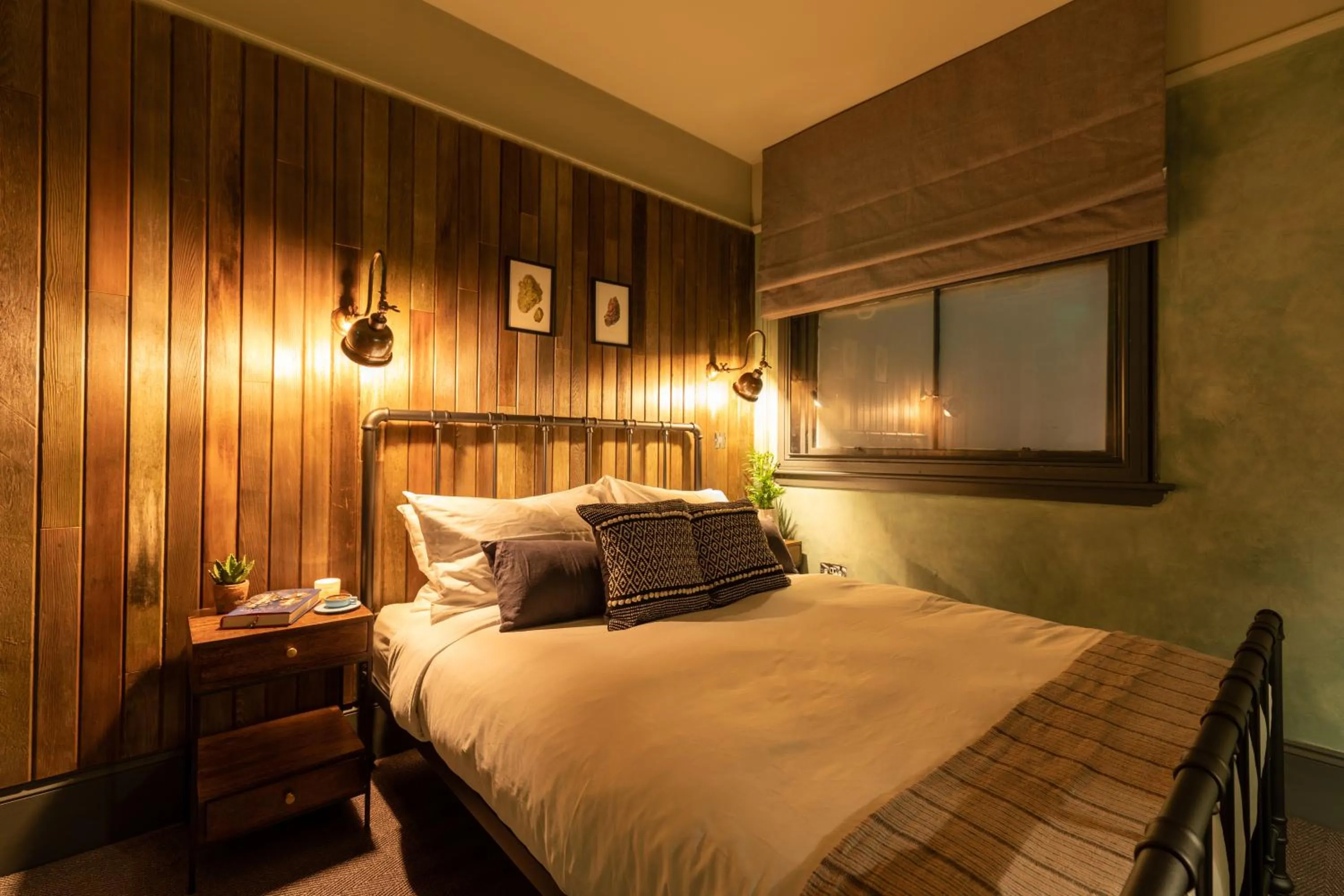 Bed in The Wolfpack Inn