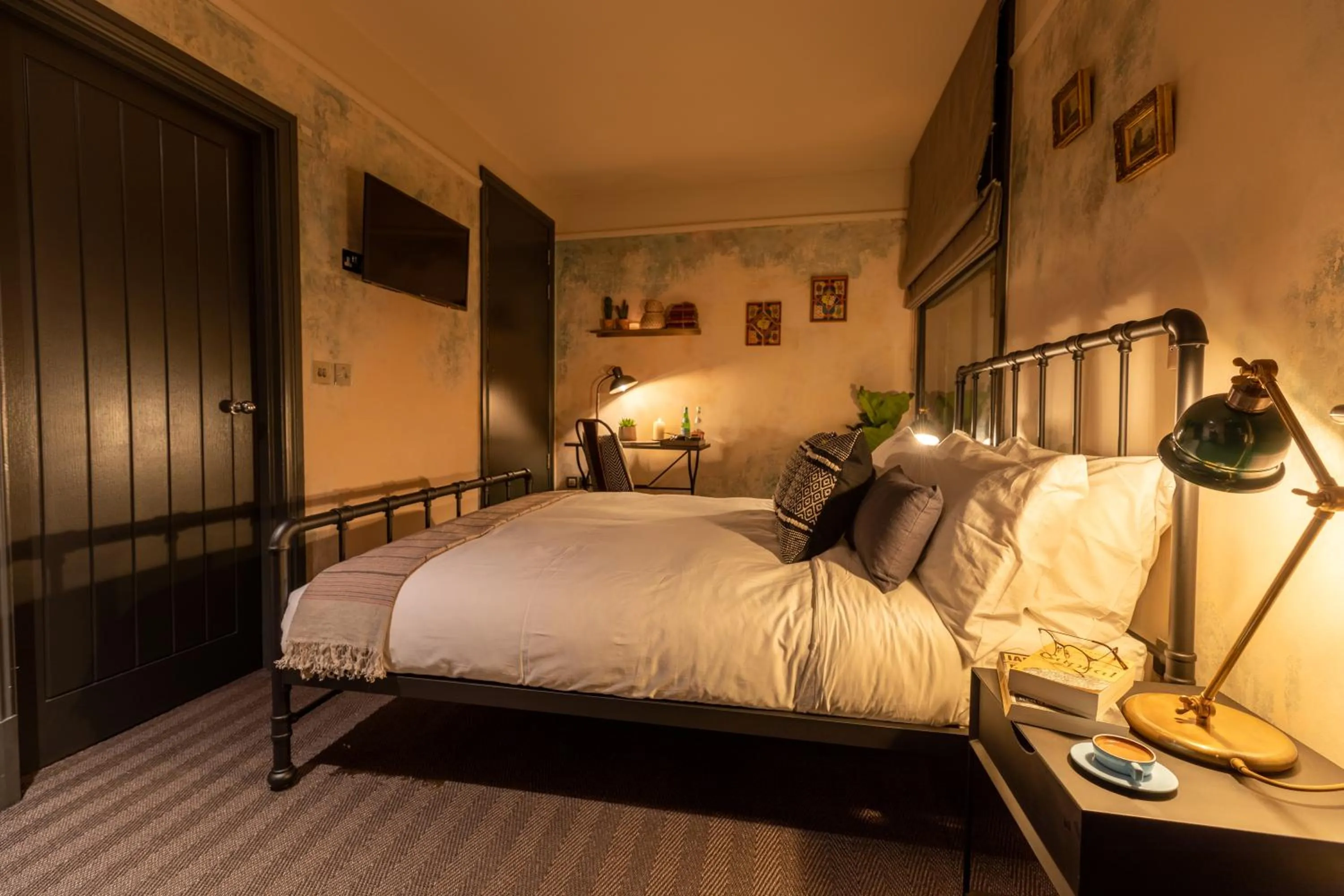 Bed in The Wolfpack Inn