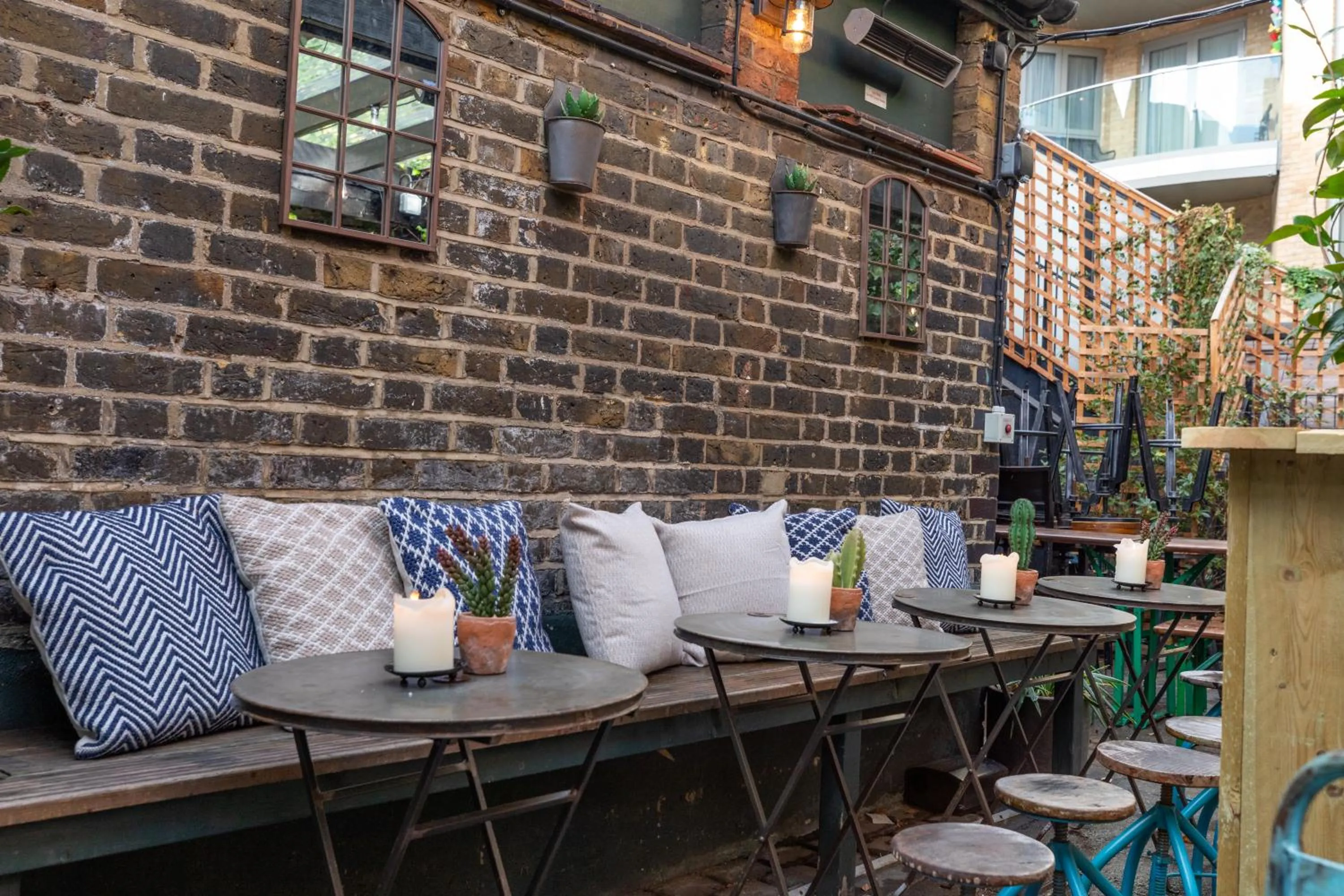 Patio in The Wolfpack Inn