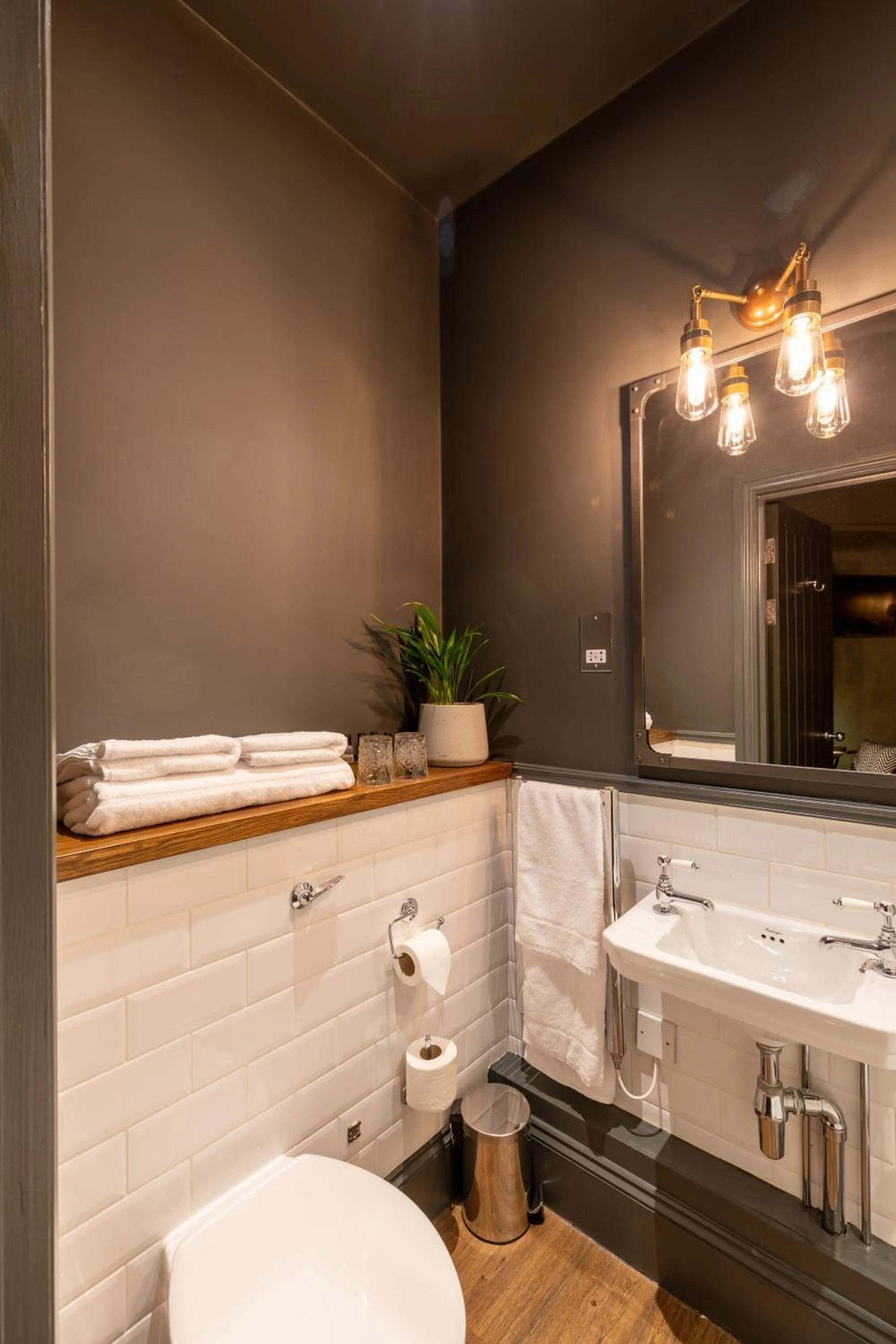 Bathroom in The Wolfpack Inn