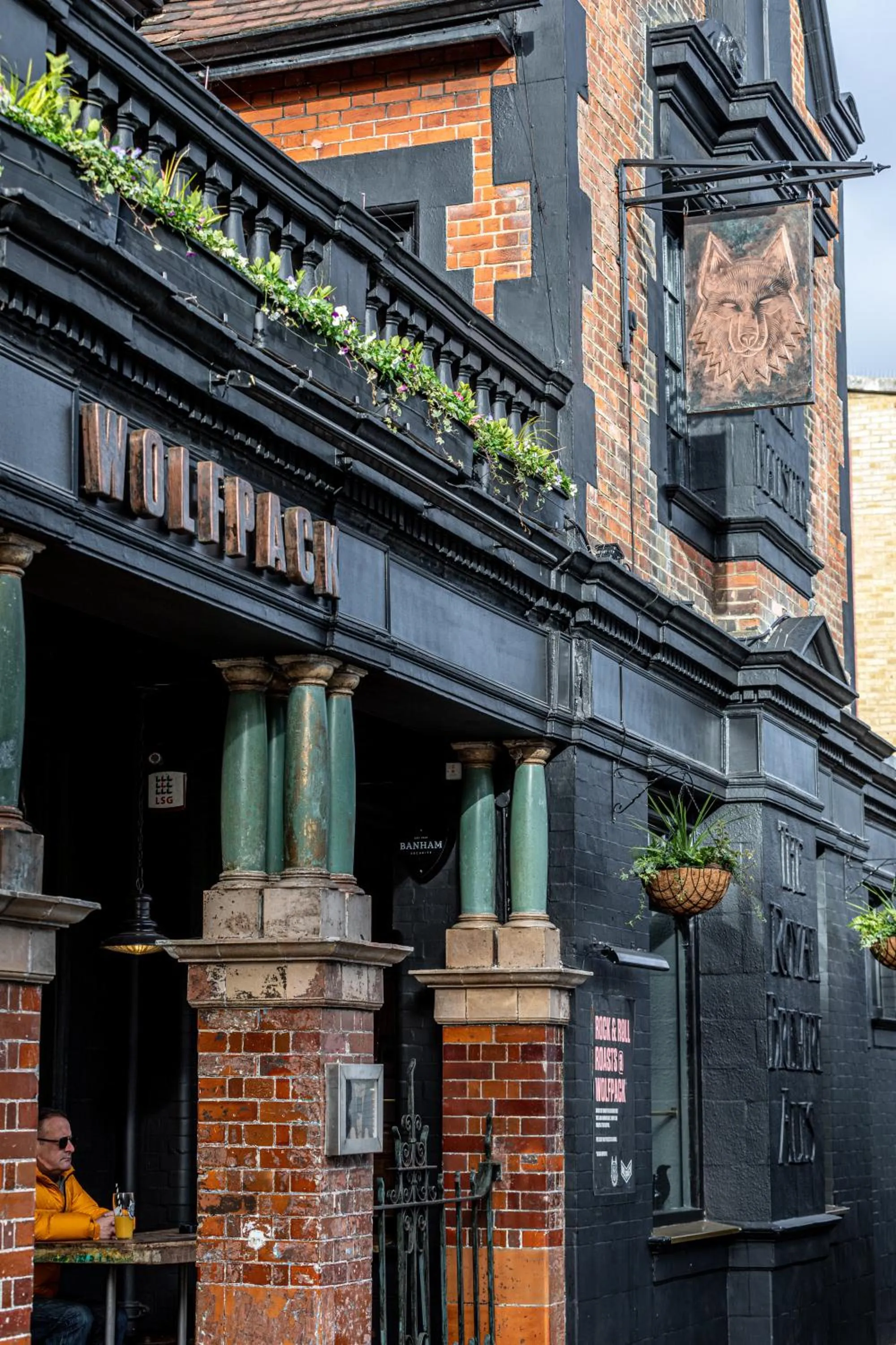 Facade/entrance in The Wolfpack Inn