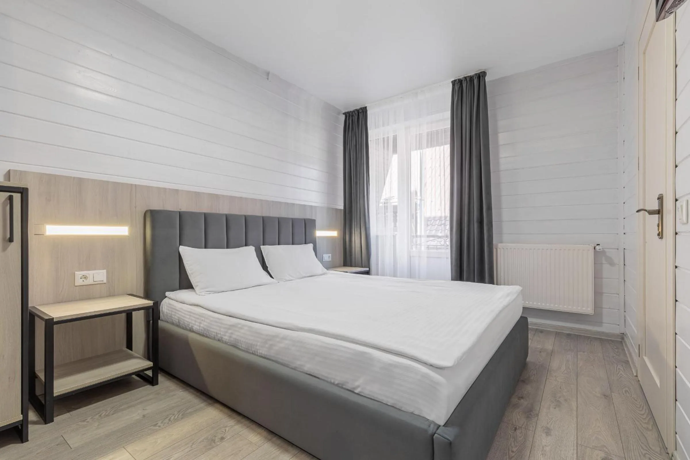 Photo of the whole room, Bed in Milli&Jon SPA