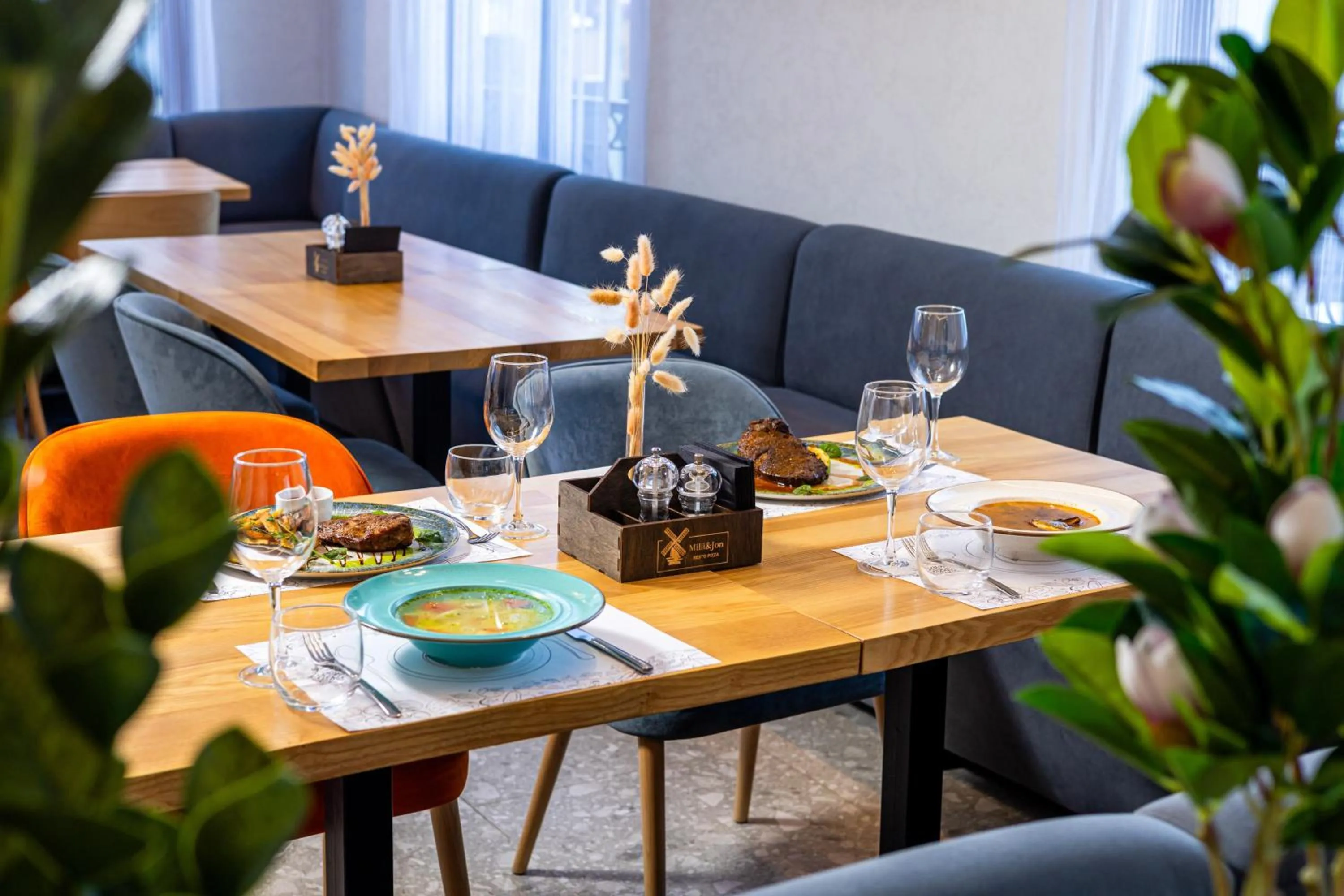 Restaurant/places to eat in Milli&Jon SPA