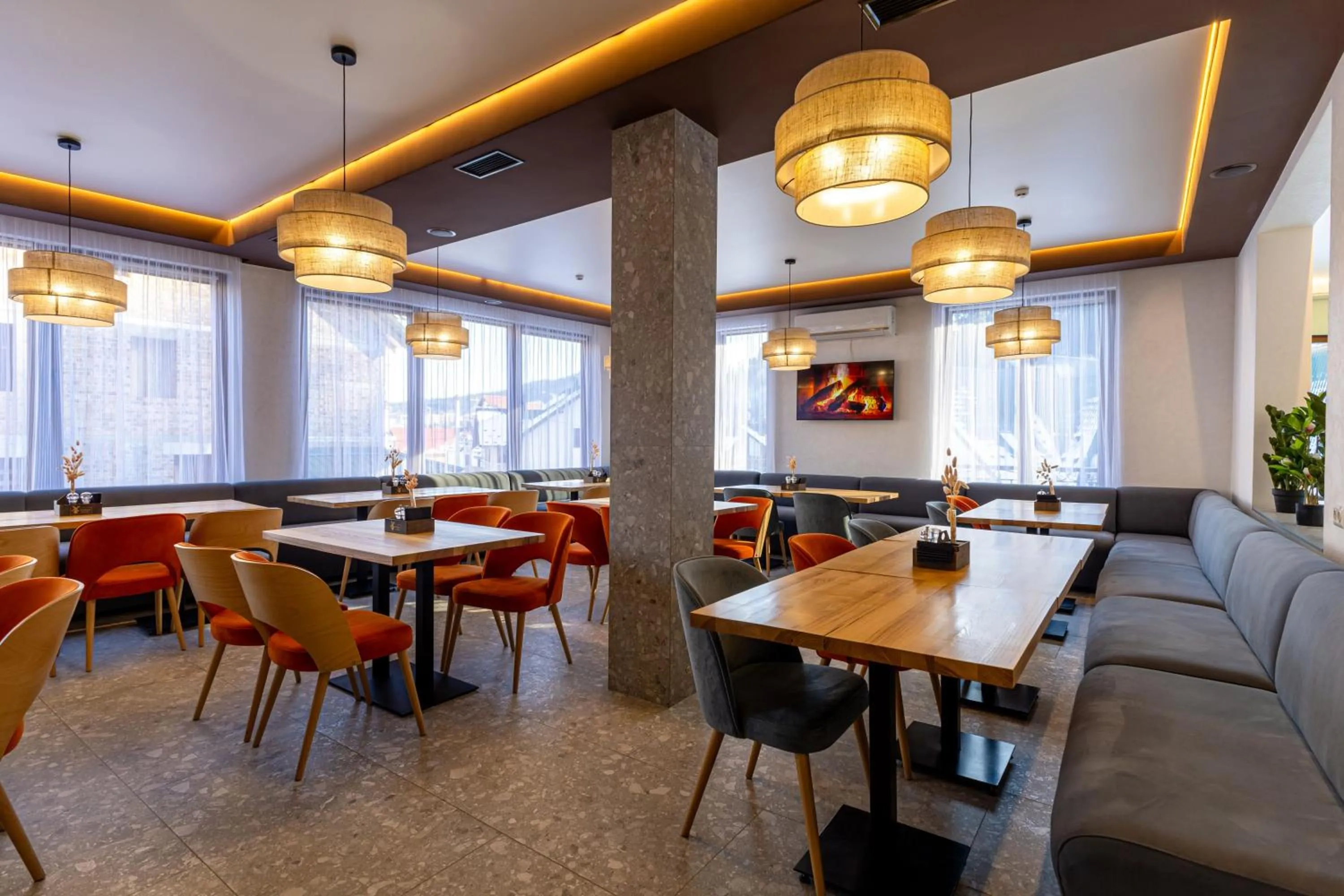 Restaurant/places to eat in Milli&Jon SPA