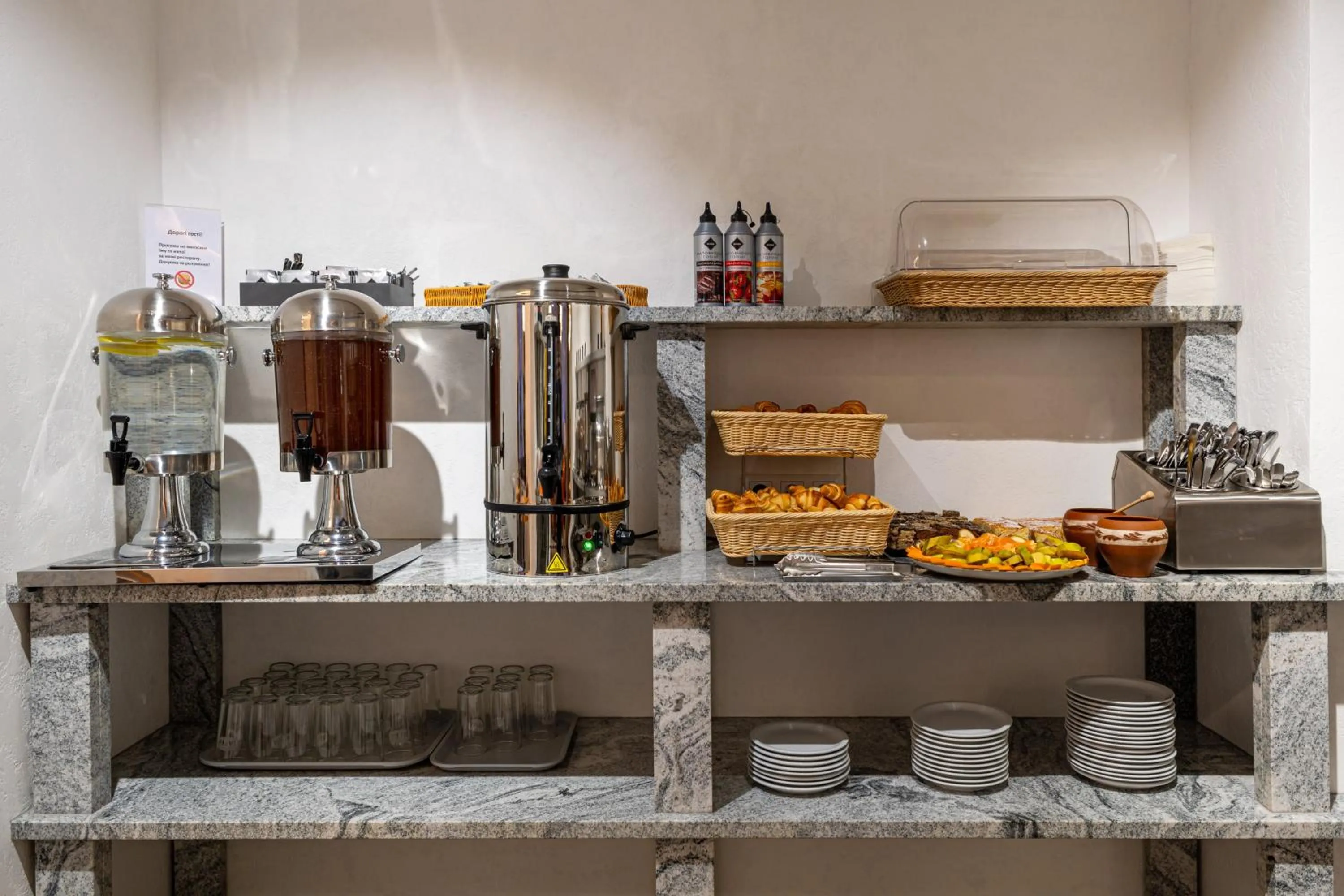 Buffet breakfast in Milli&Jon SPA