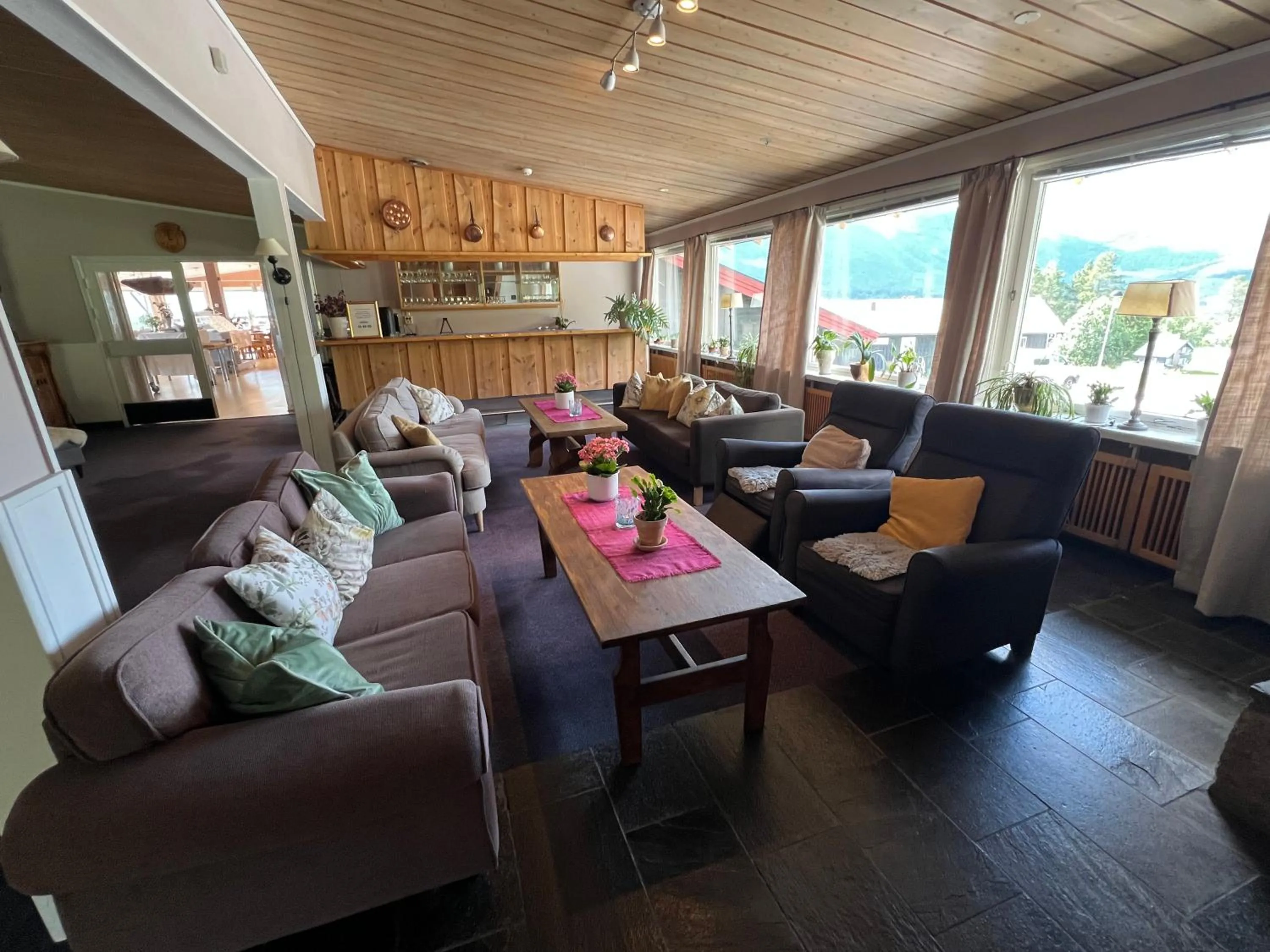 Communal lounge/ TV room in Hallingskarvet Fjellstue as