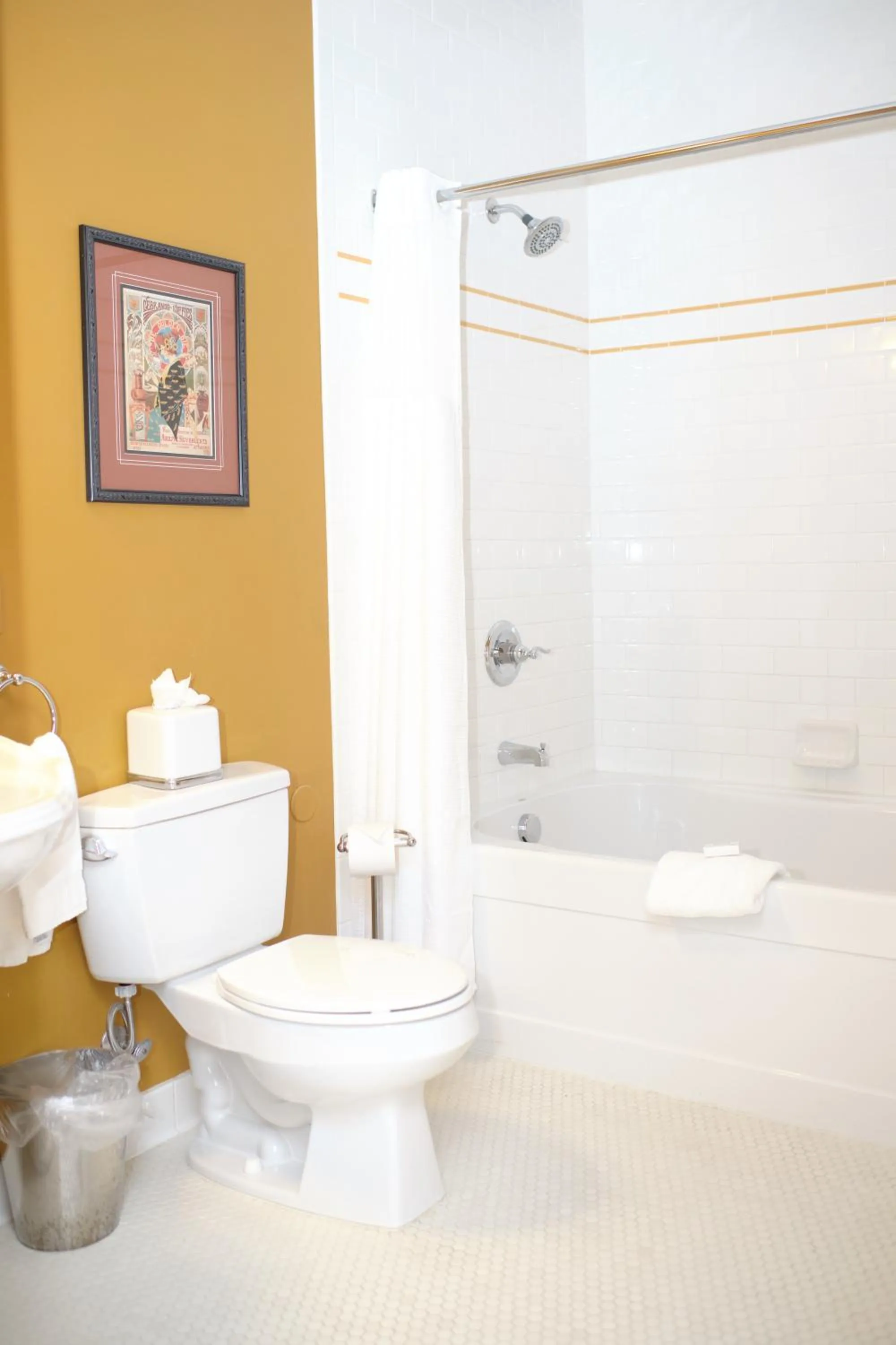 Shower in The Inn on Ferry Street