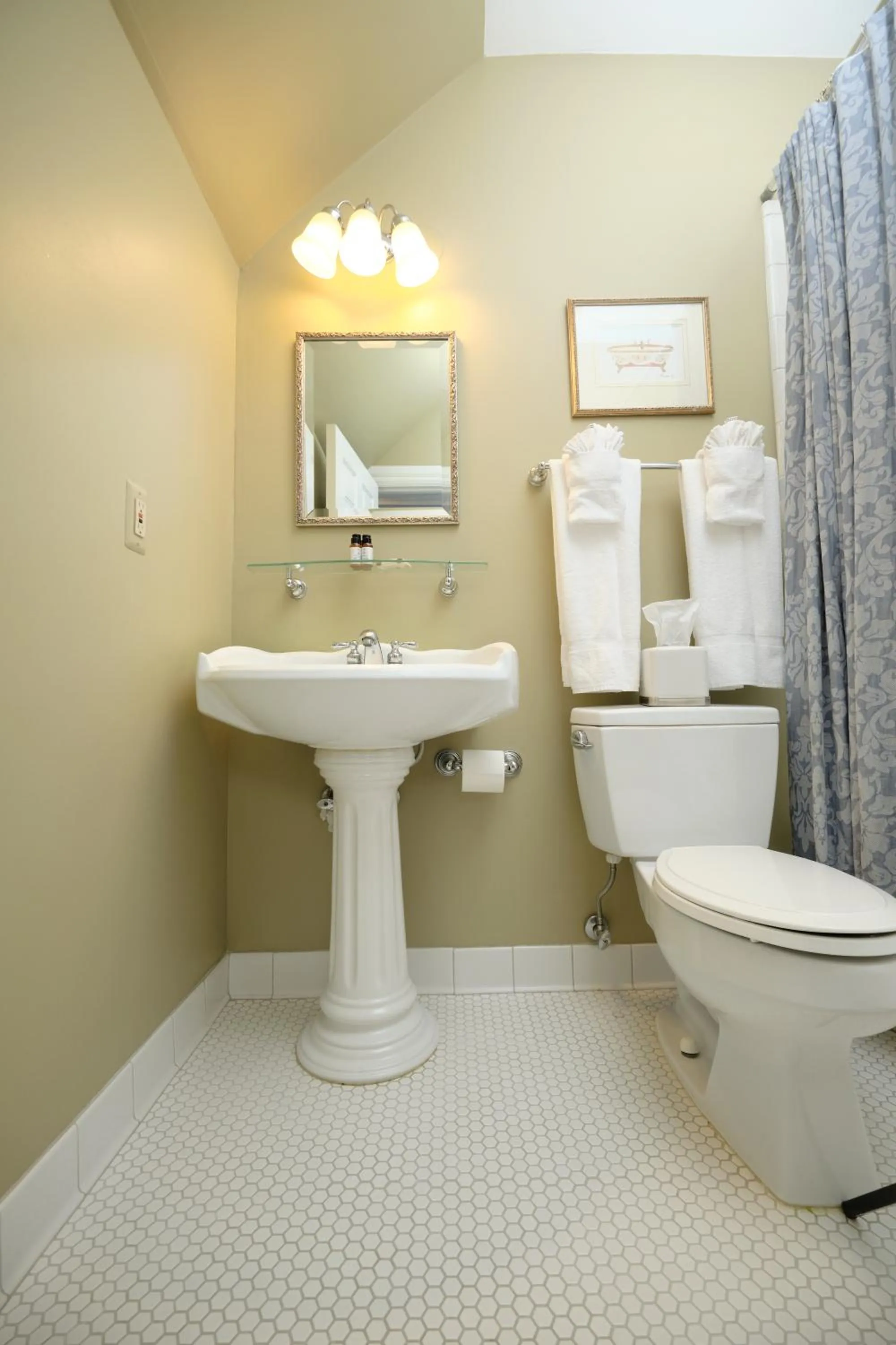 Toilet in The Inn on Ferry Street