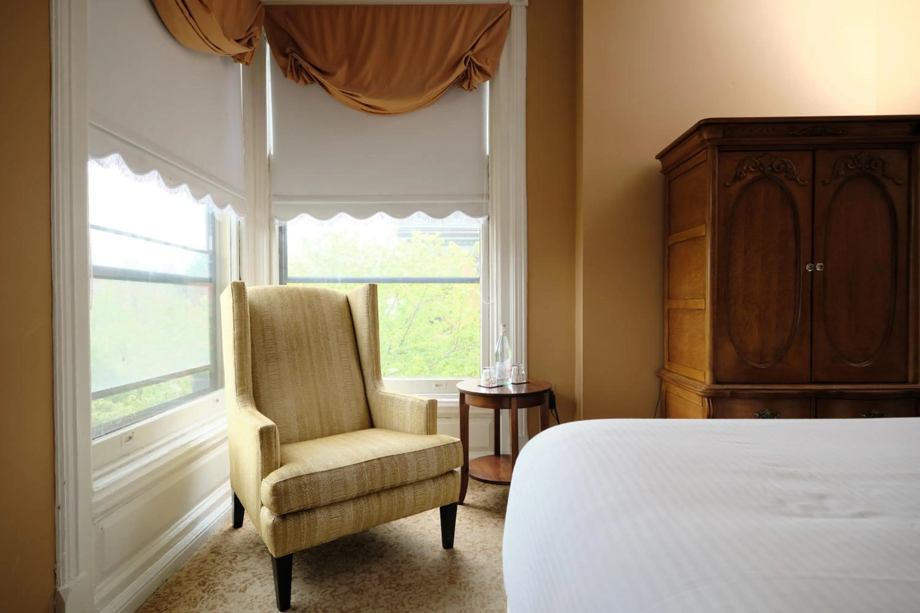 Seating area, Bed in The Inn on Ferry Street