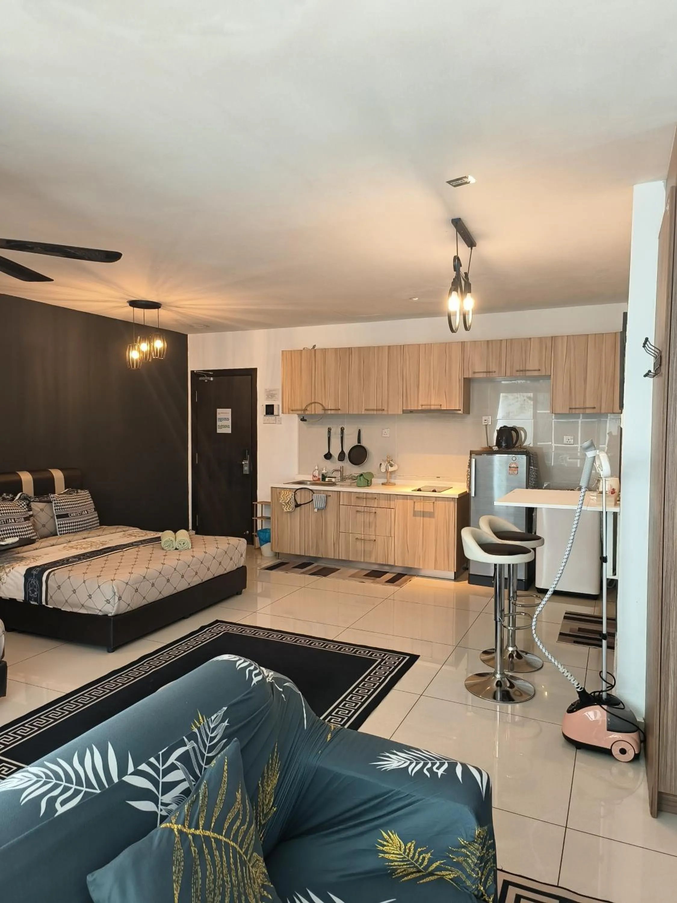 Kitchen or kitchenette, Bed in Ksl D'Esplanade Studio Apartment's 2