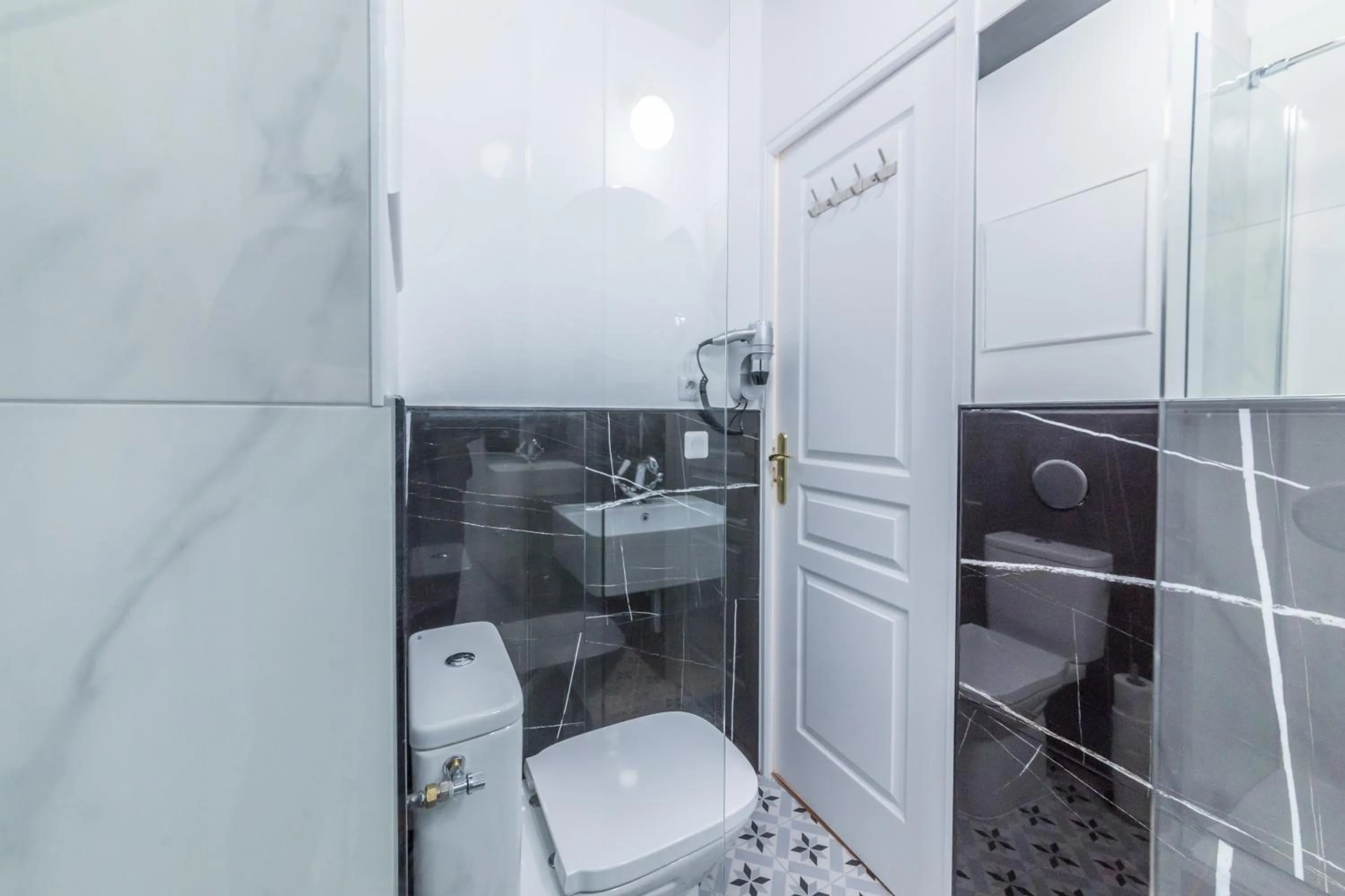 Toilet in WS Champs-Elysées - Colomb