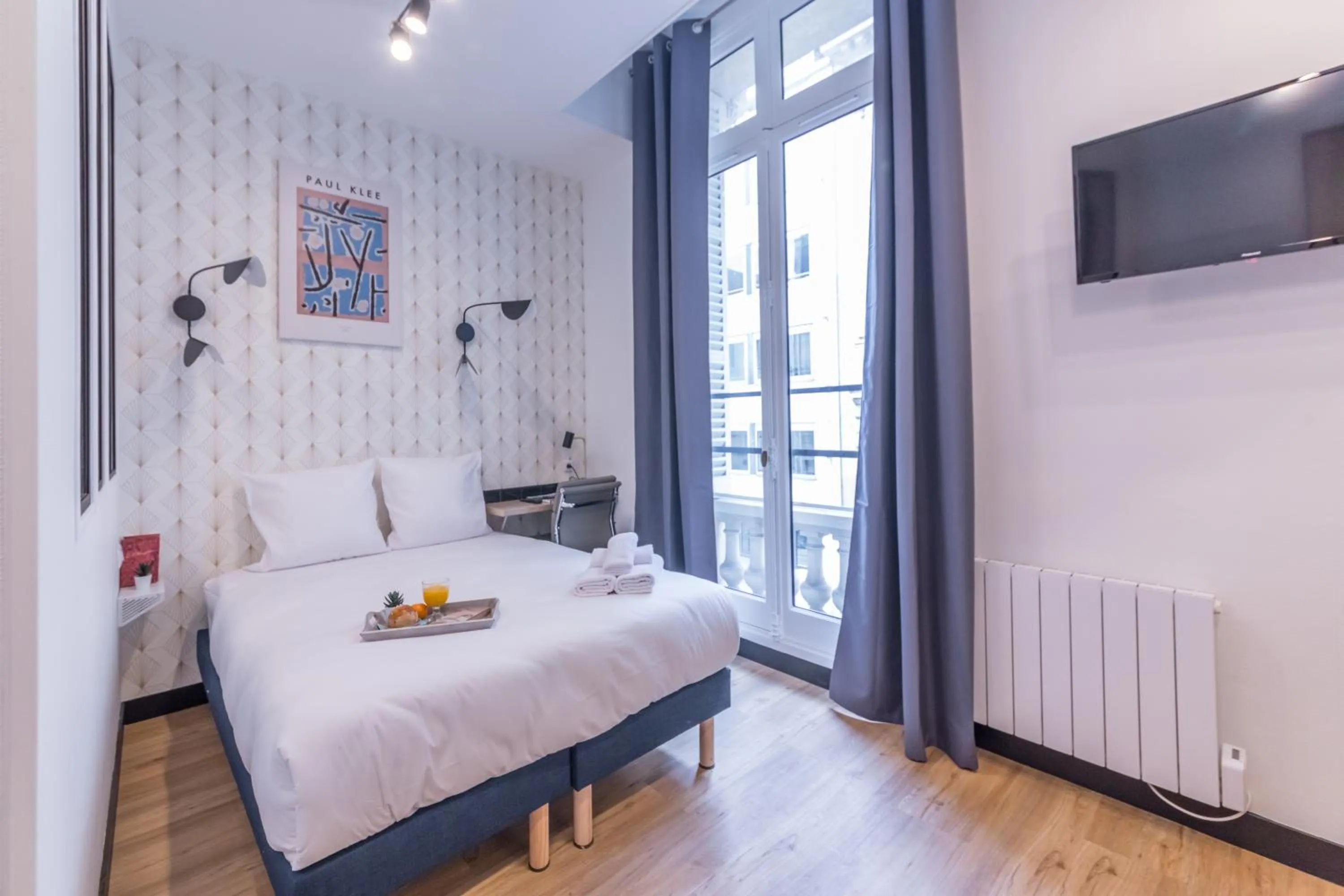 TV and multimedia, Bed in WS Champs-Elysées - Colomb