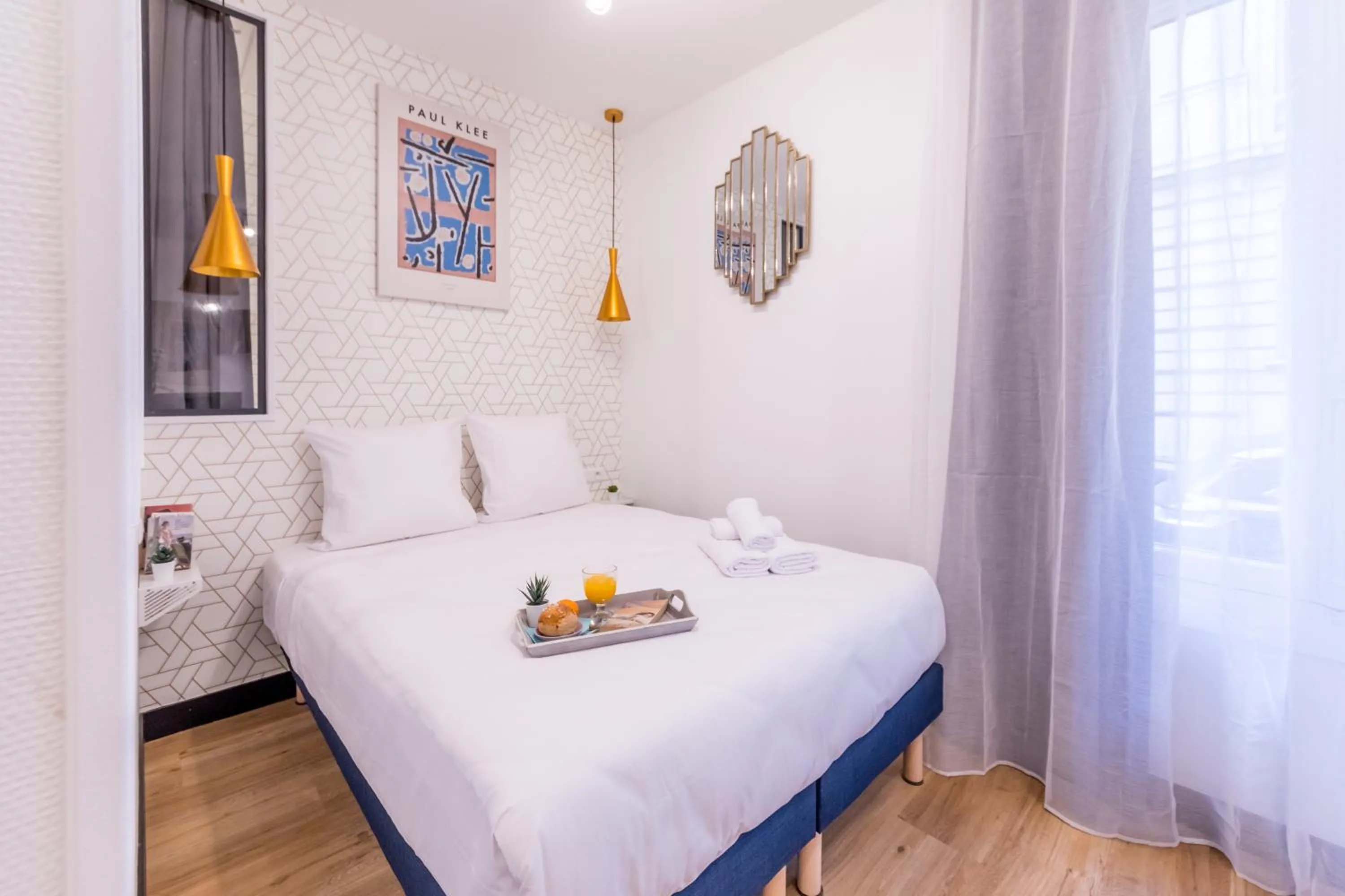 Bed in WS Champs-Elysées - Colomb