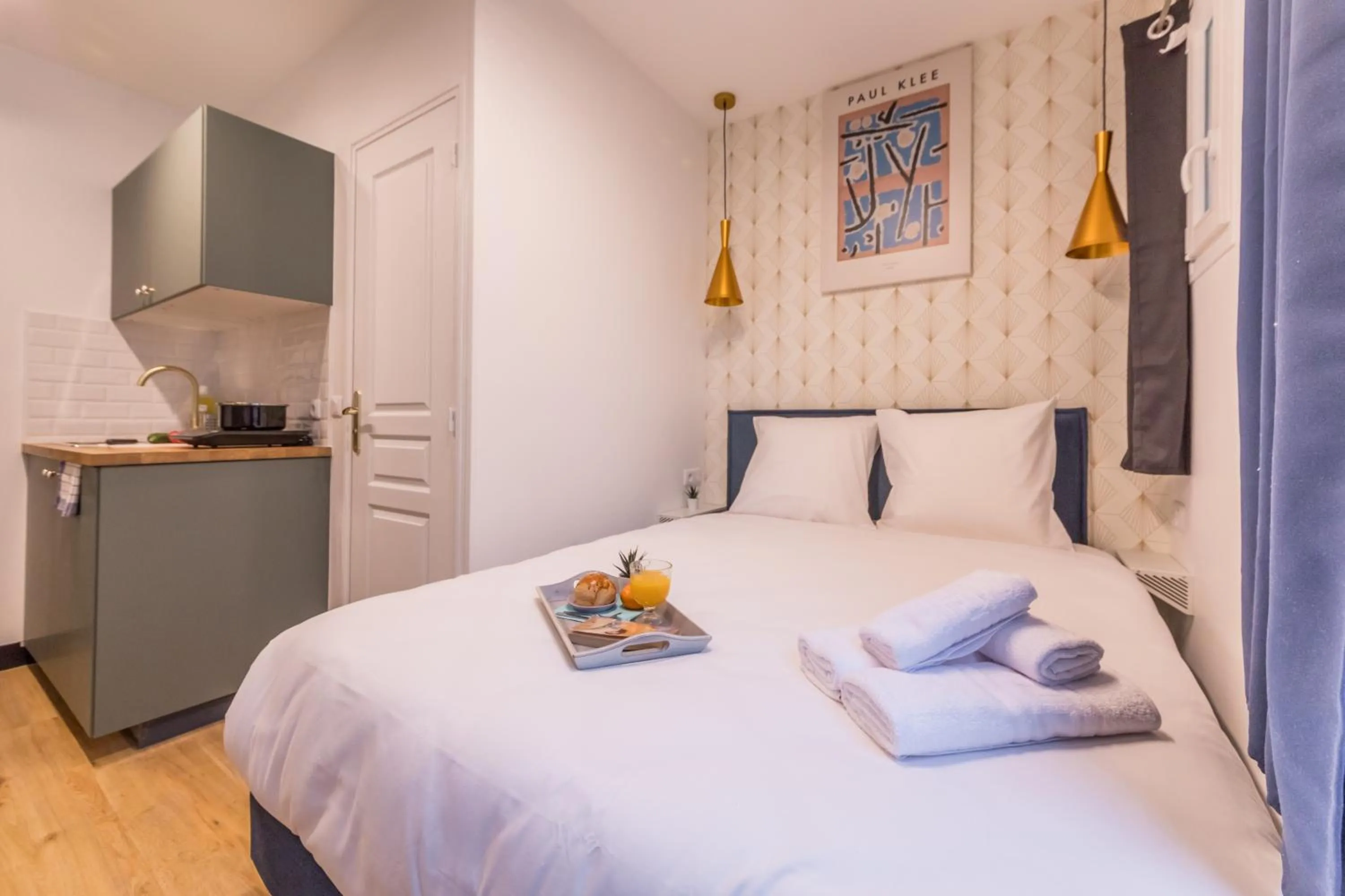 Photo of the whole room, Bed in WS Champs-Elysées - Colomb