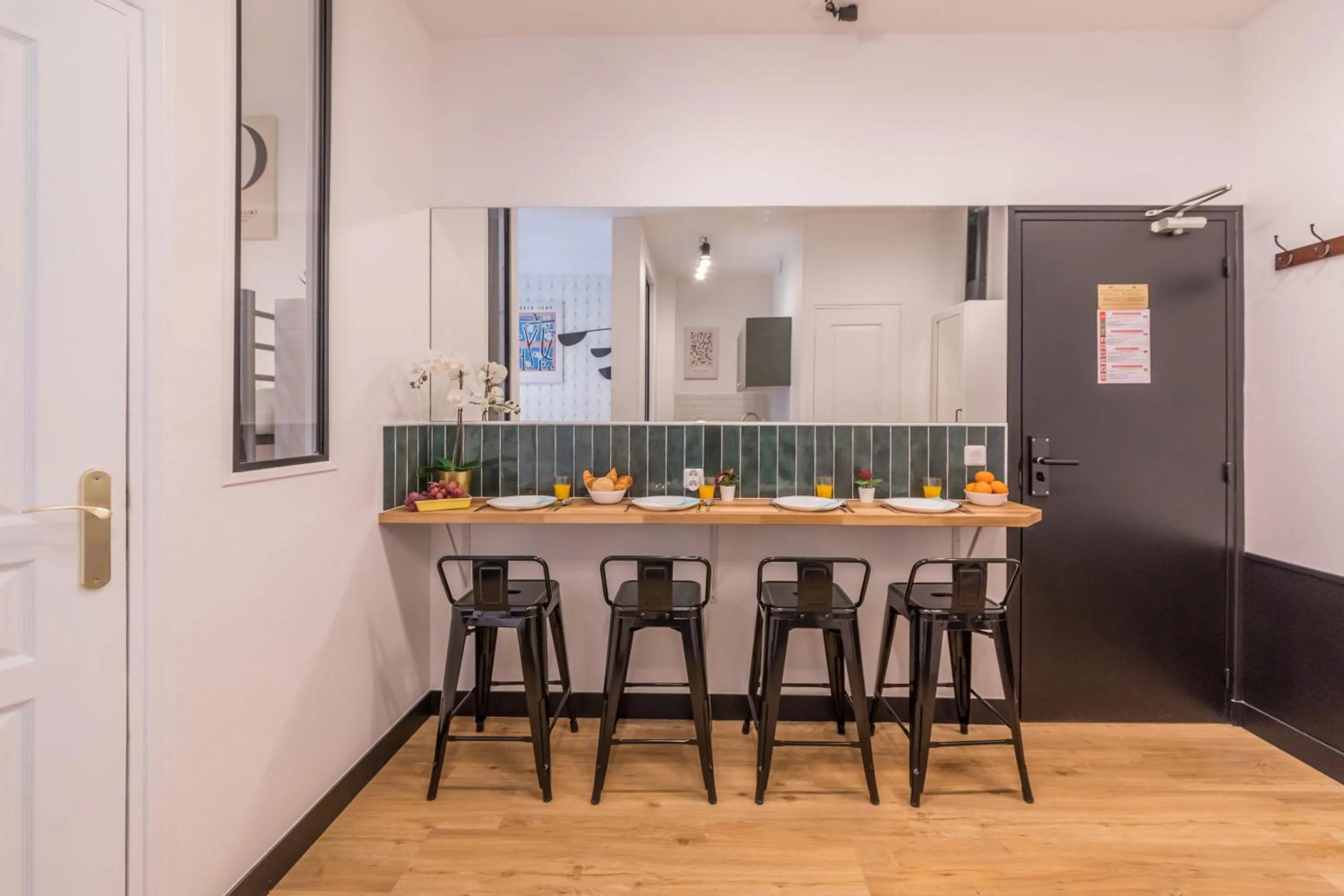 Dining area in WS Champs-Elysées - Colomb