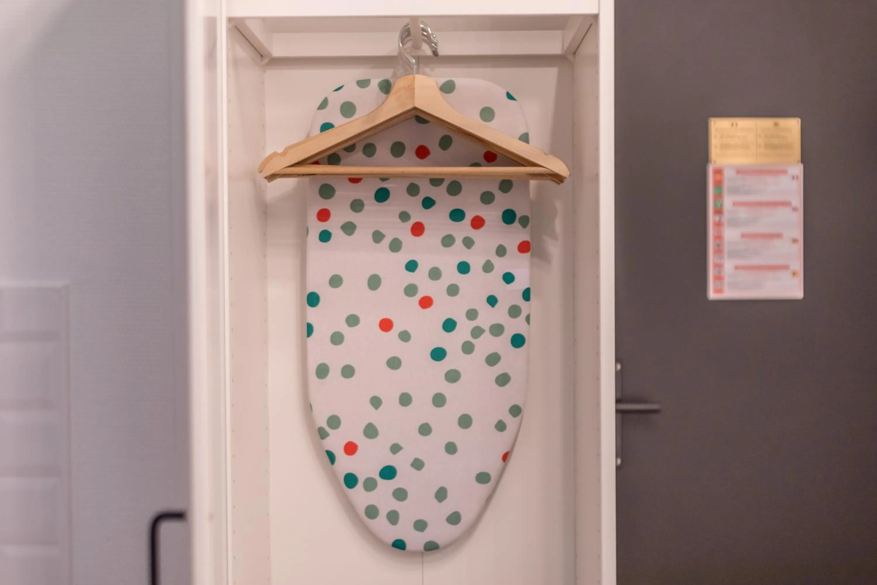 wardrobe in WS Champs-Elysées - Colomb