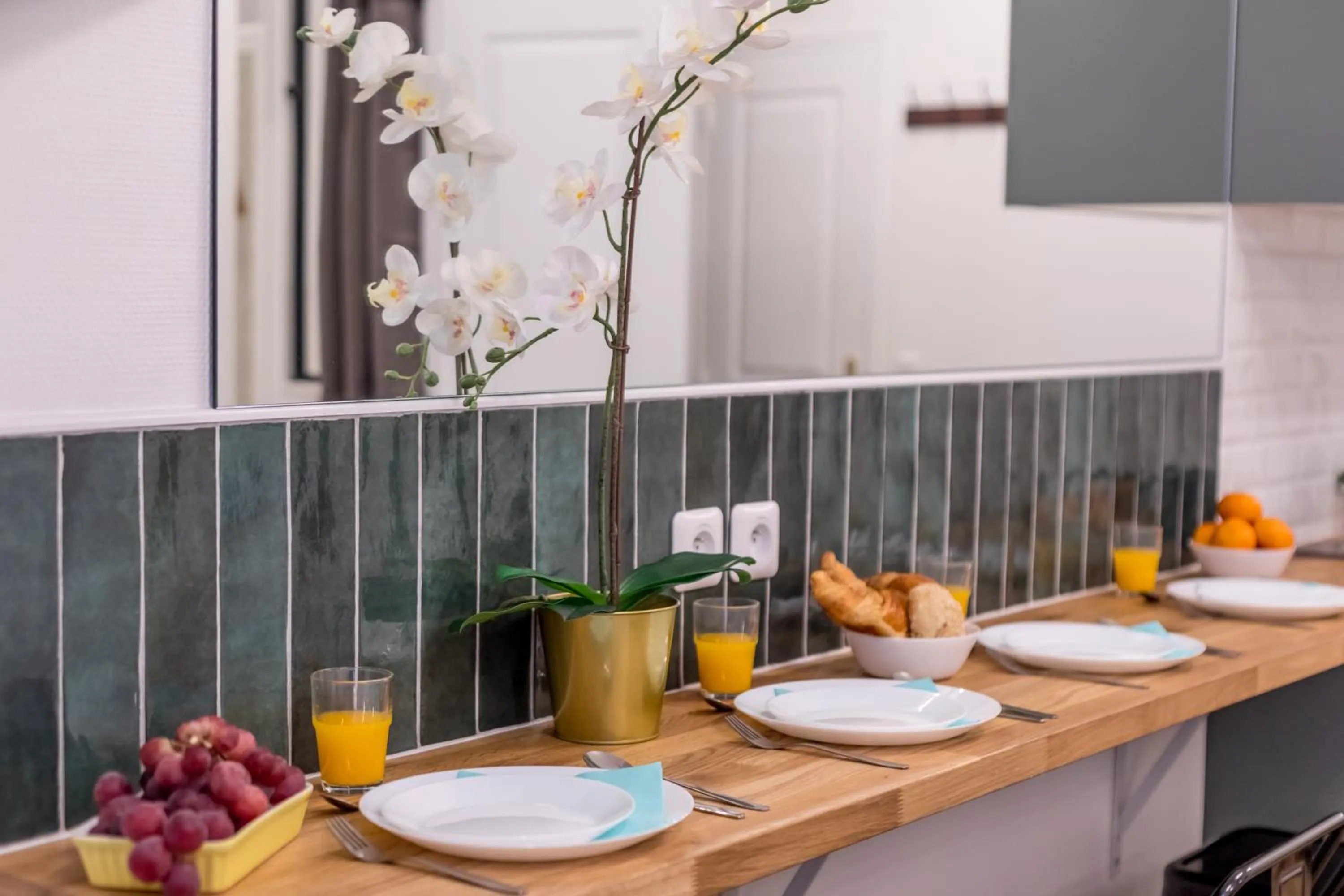 Decorative detail in WS Champs-Elysées - Colomb