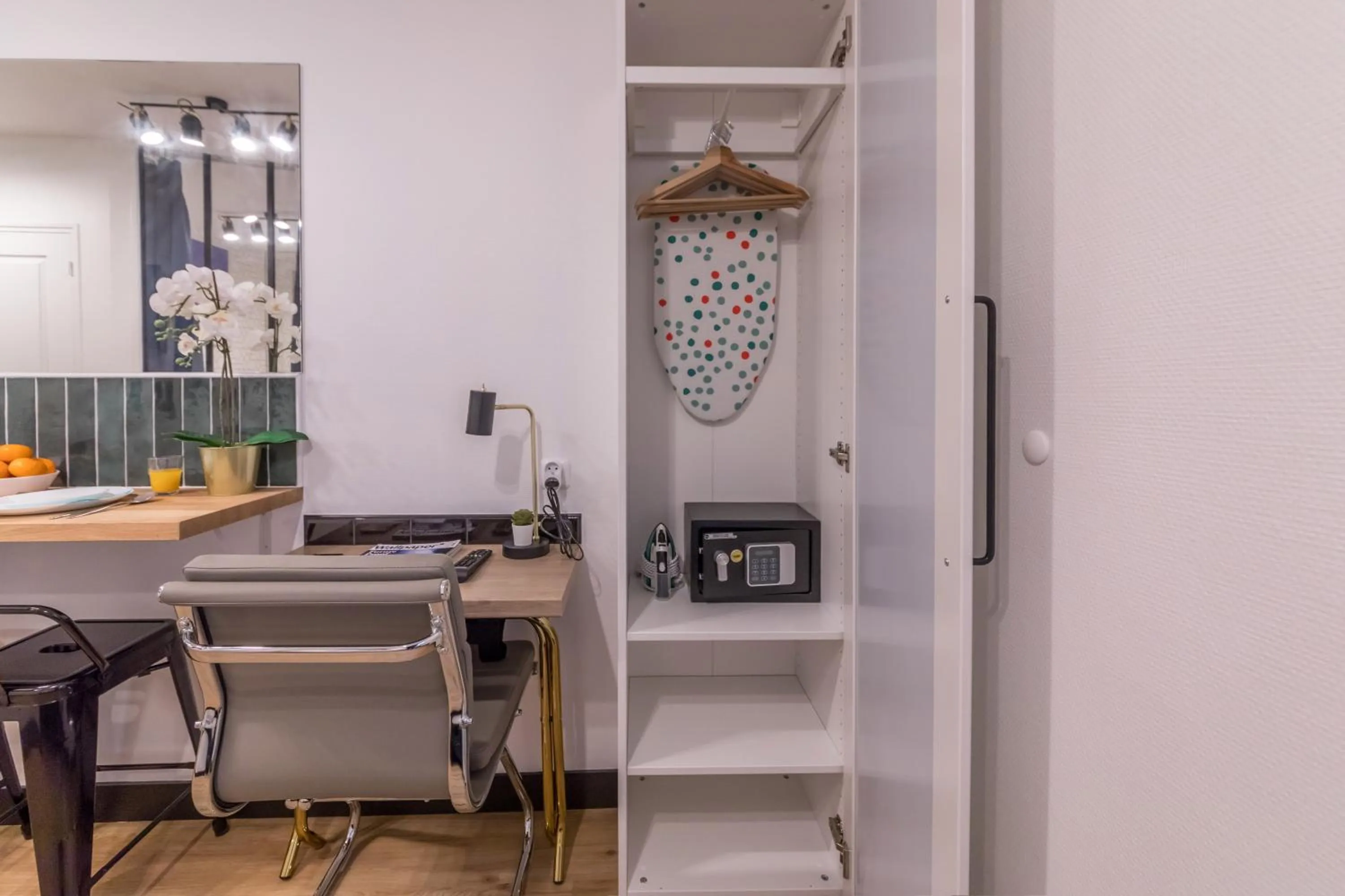 Dining area in WS Champs-Elysées - Colomb