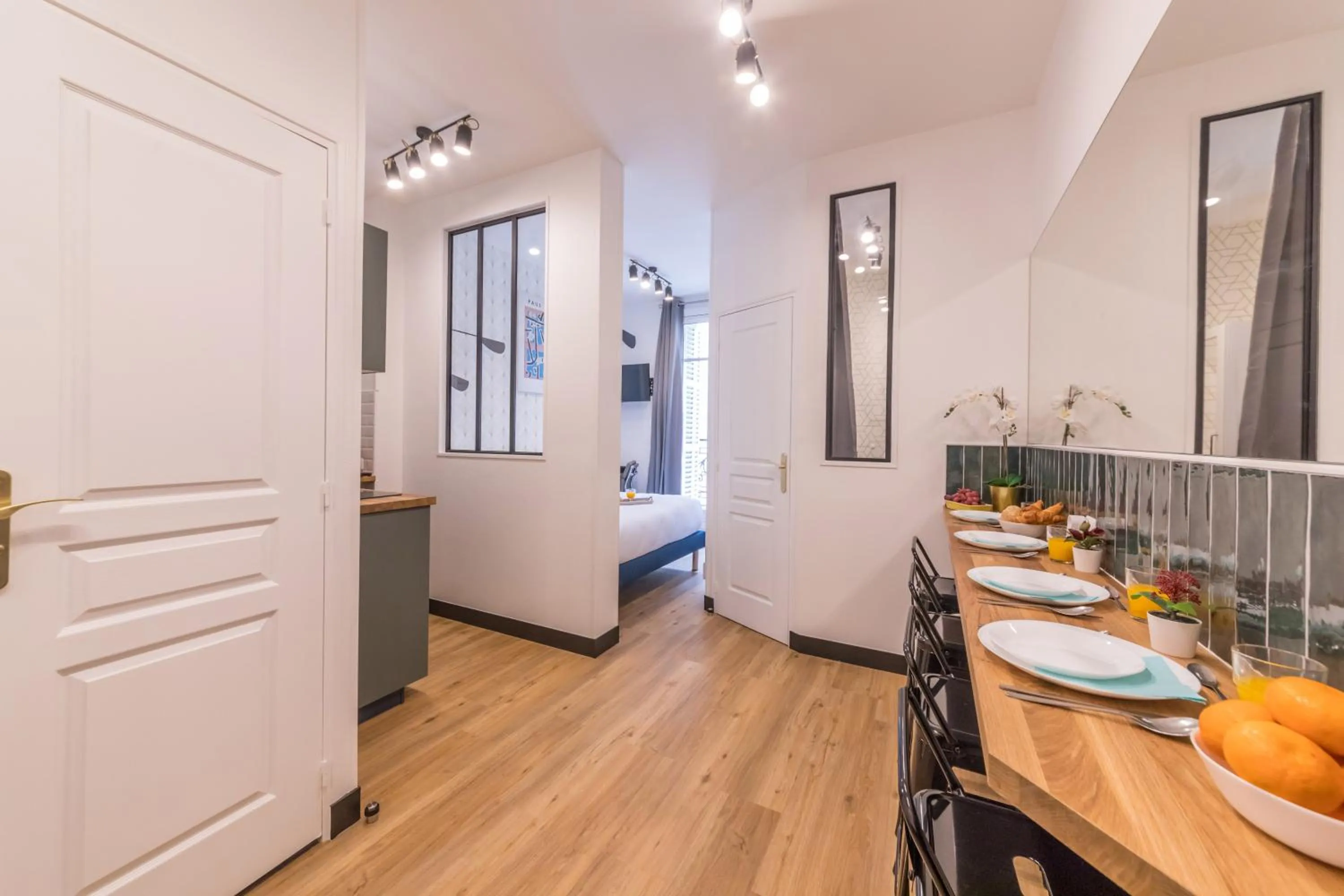 Dining area in WS Champs-Elysées - Colomb