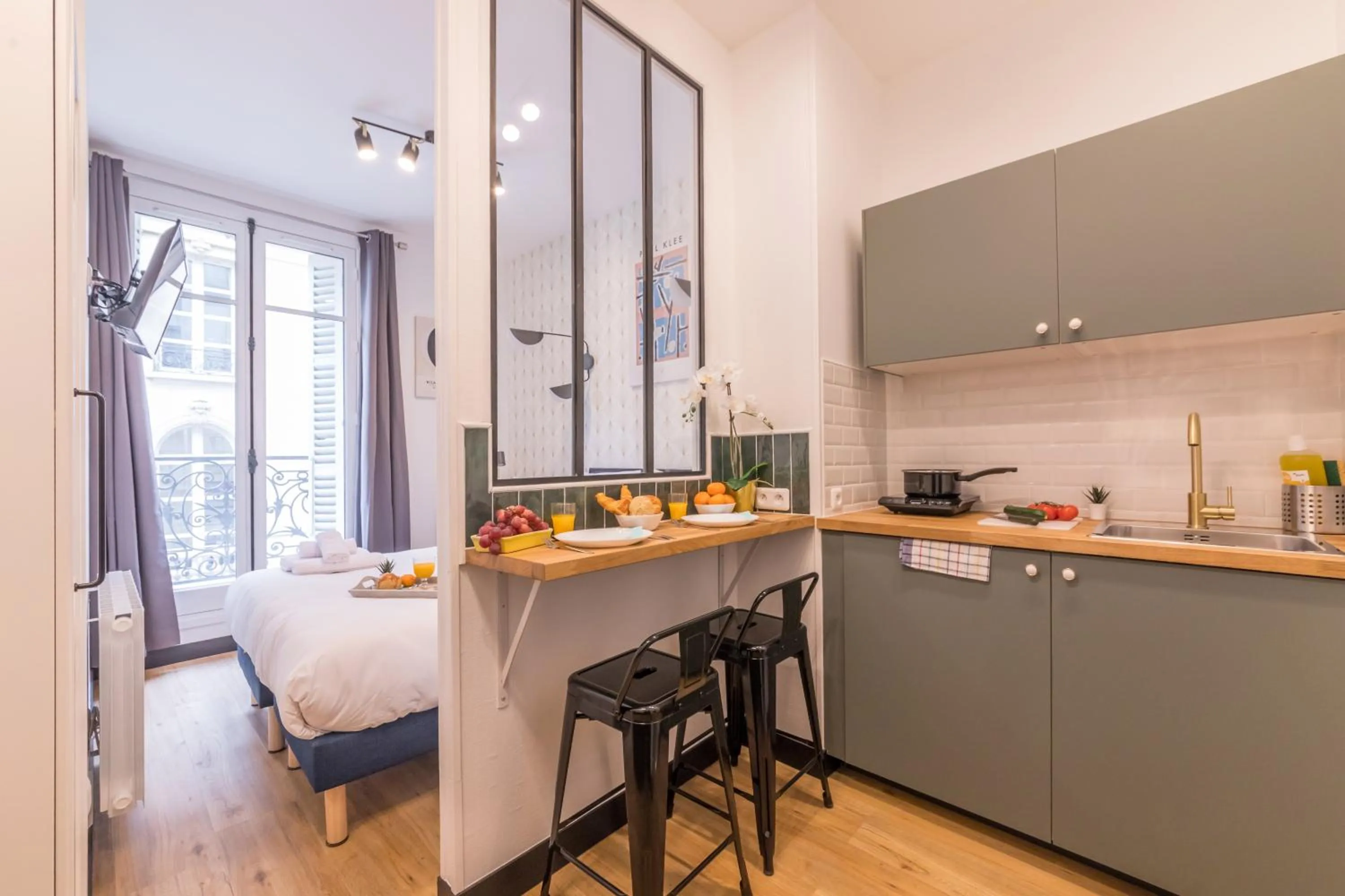 Dining area in WS Champs-Elysées - Colomb