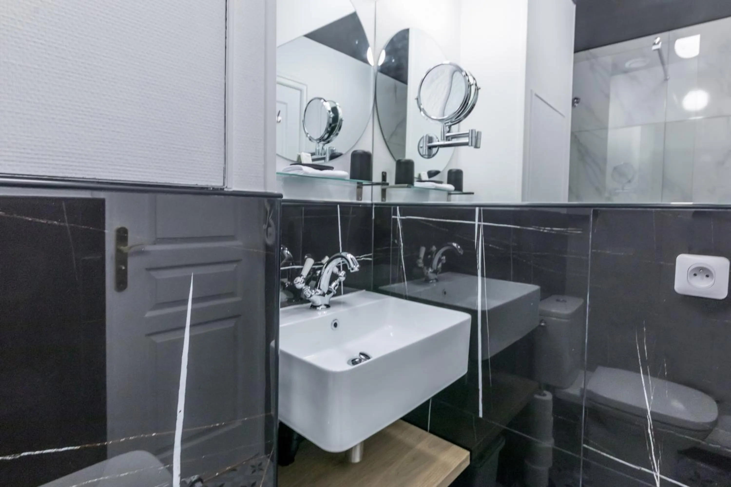 Bathroom in WS Champs-Elysées - Colomb