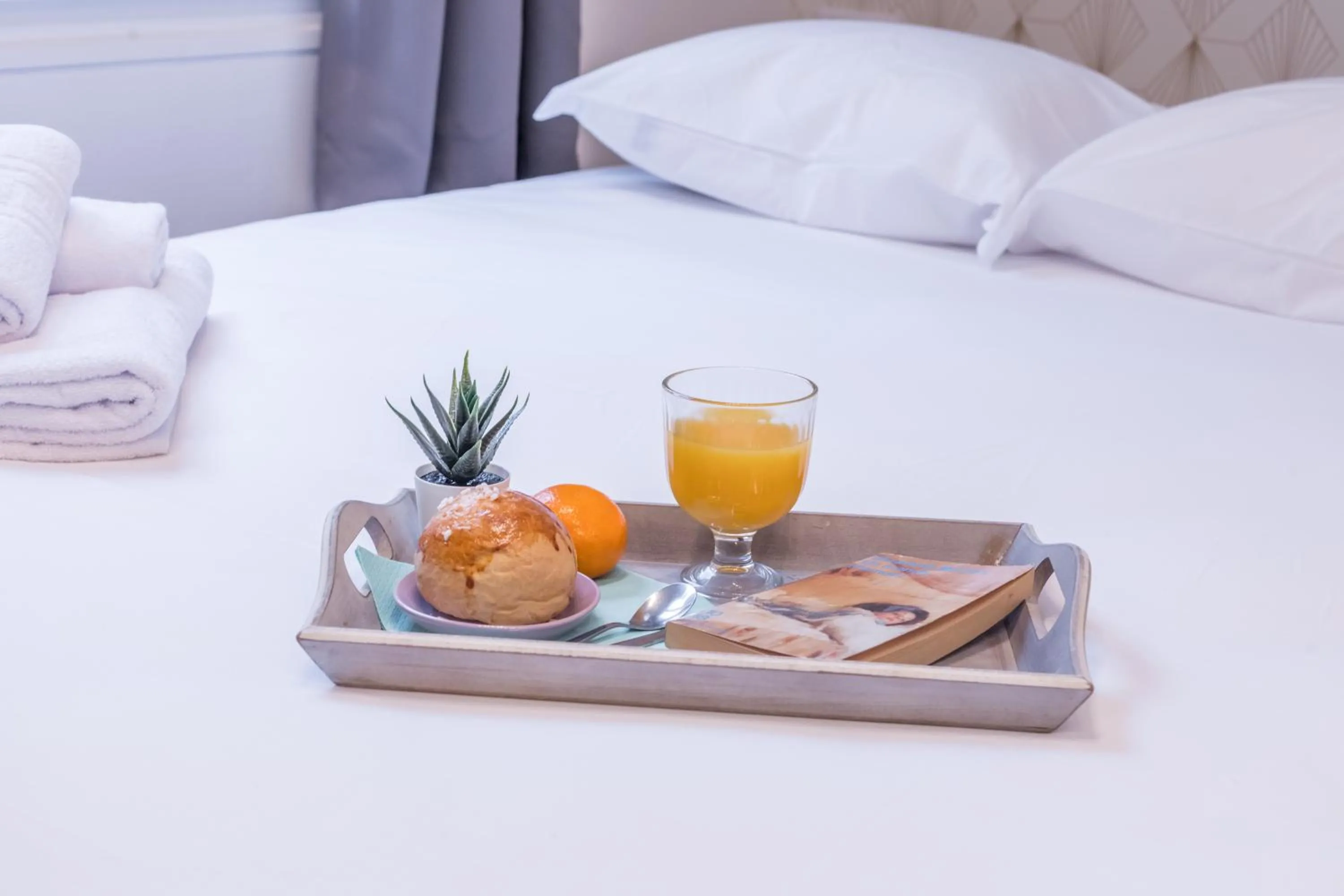 Breakfast, Bed in WS Champs-Elysées - Colomb