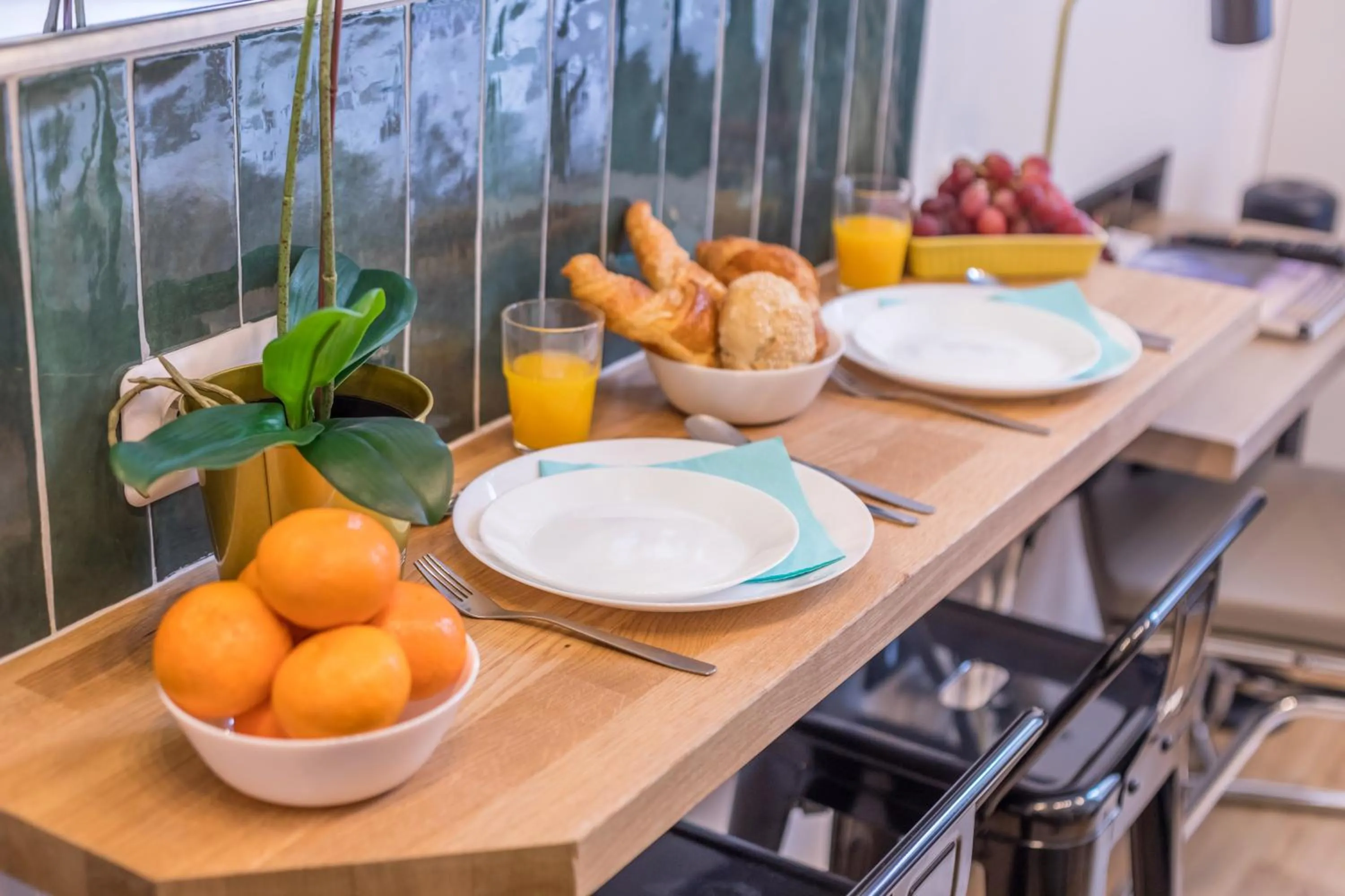 Dining area in WS Champs-Elysées - Colomb