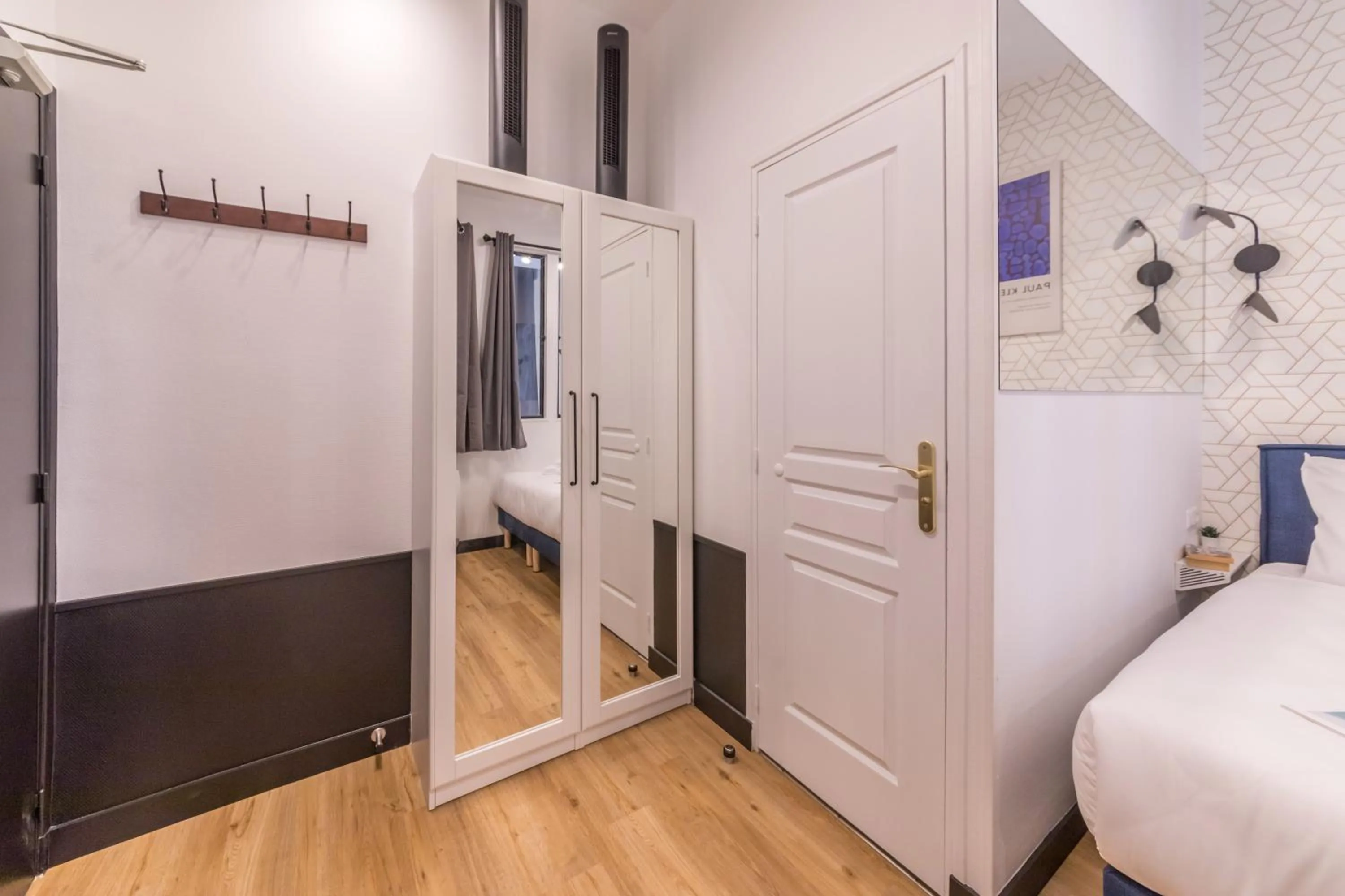 Photo of the whole room, Bed in WS Champs-Elysées - Colomb