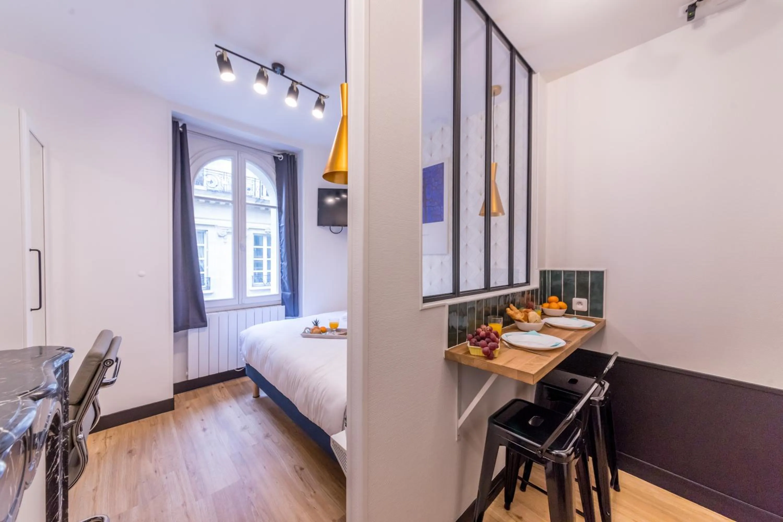 Dining area in WS Champs-Elysées - Colomb