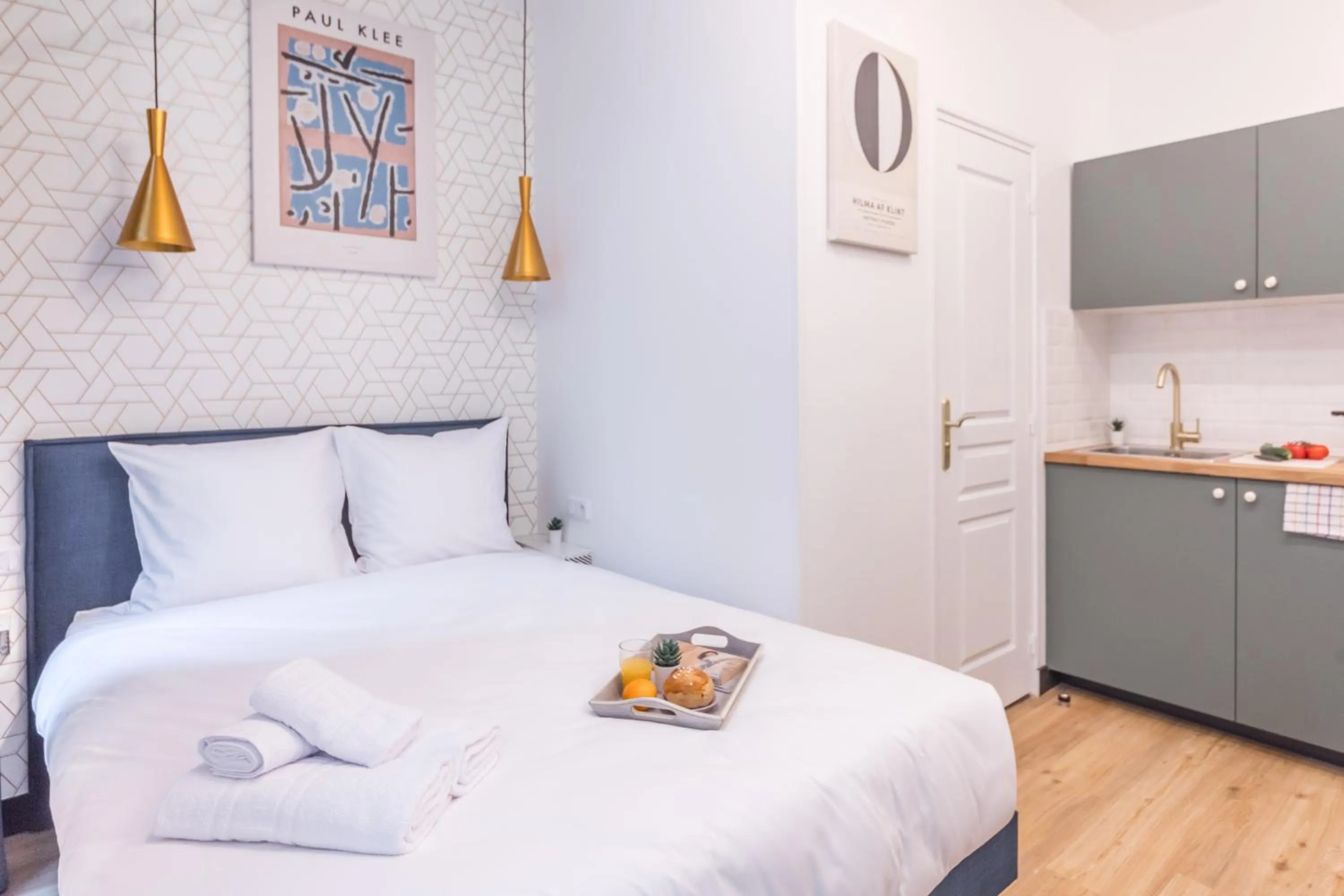 Photo of the whole room, Bed in WS Champs-Elysées - Colomb