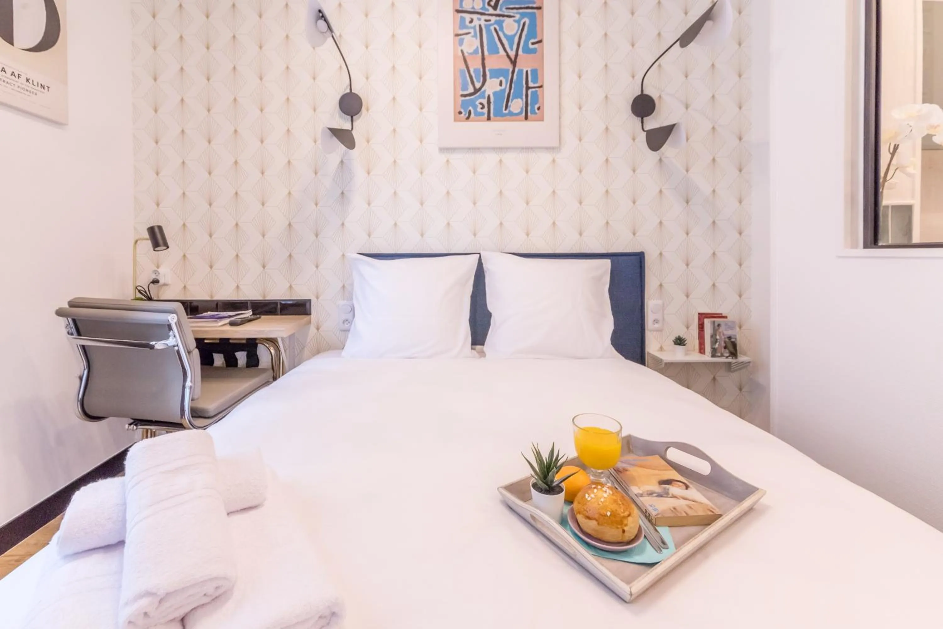 Bed in WS Champs-Elysées - Colomb