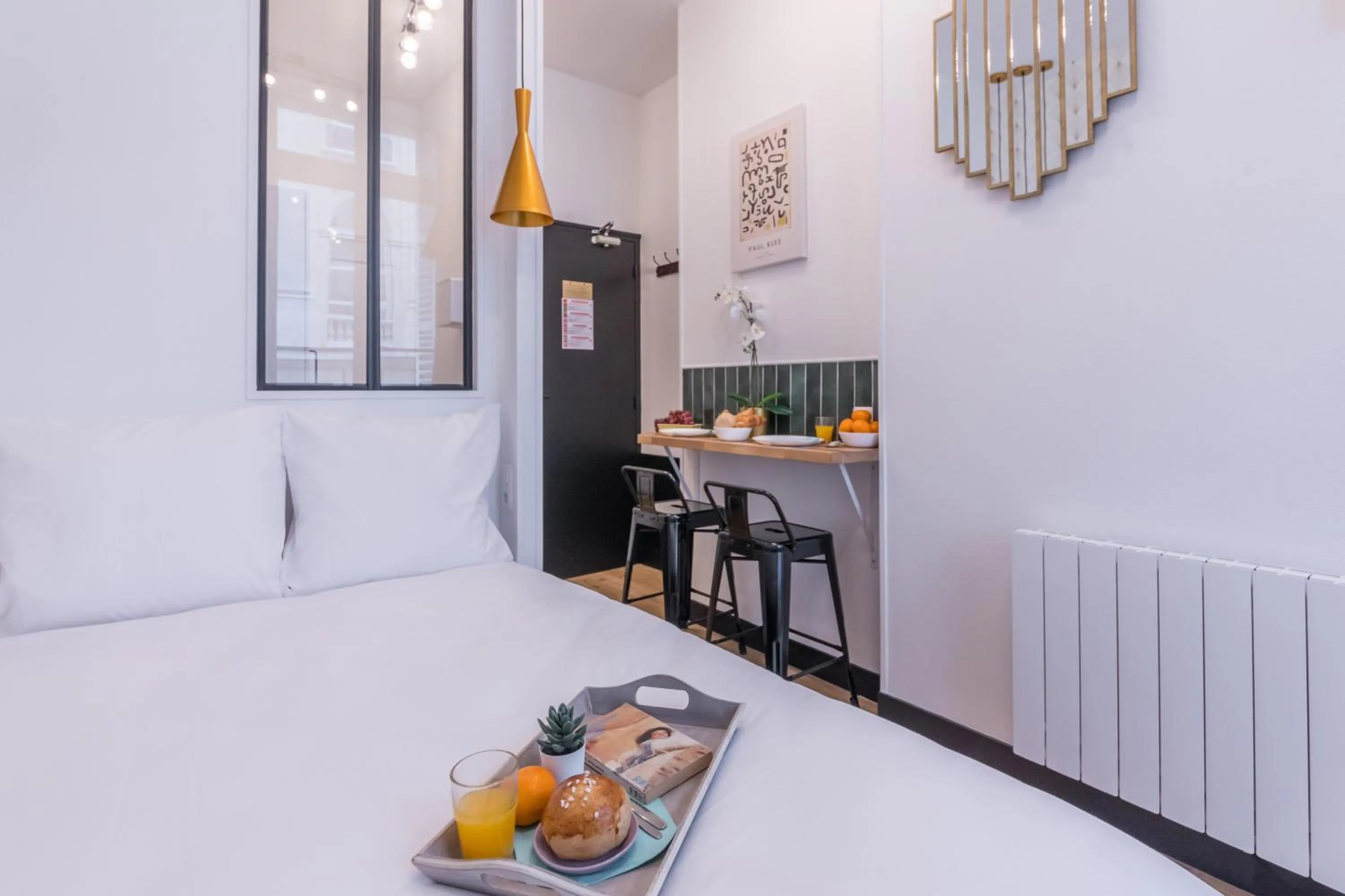 Photo of the whole room, Bed in WS Champs-Elysées - Colomb