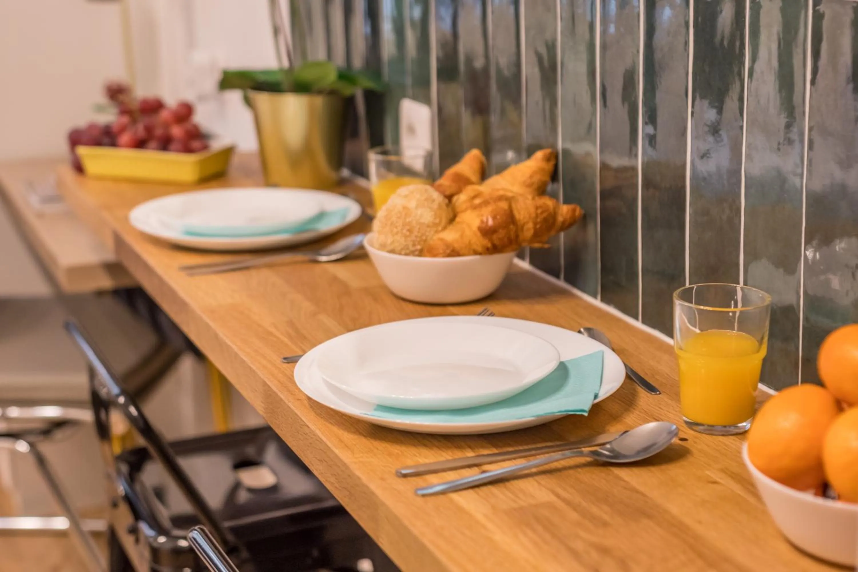Dining area in WS Champs-Elysées - Colomb