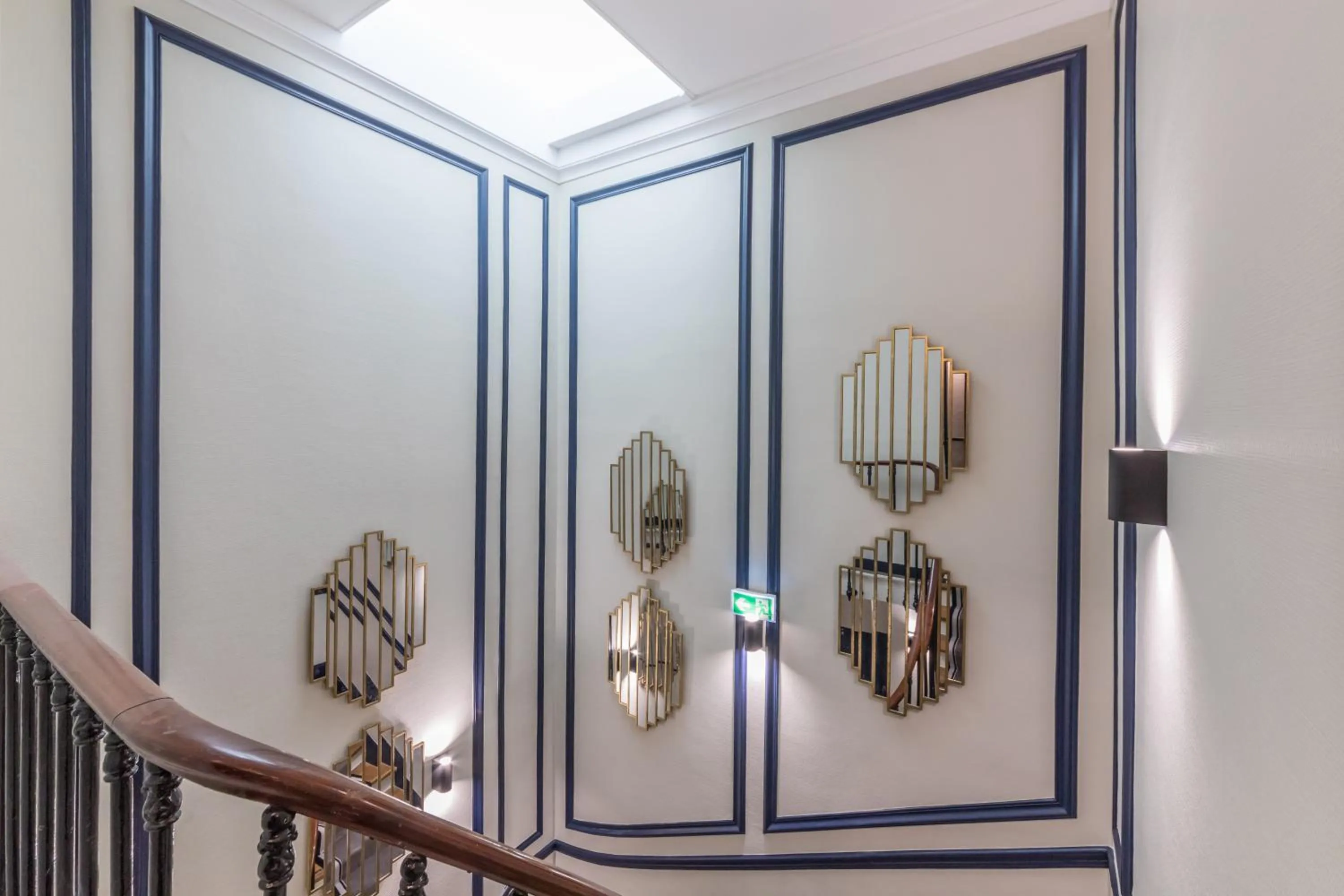 Property building in WS Champs-Elysées - Colomb