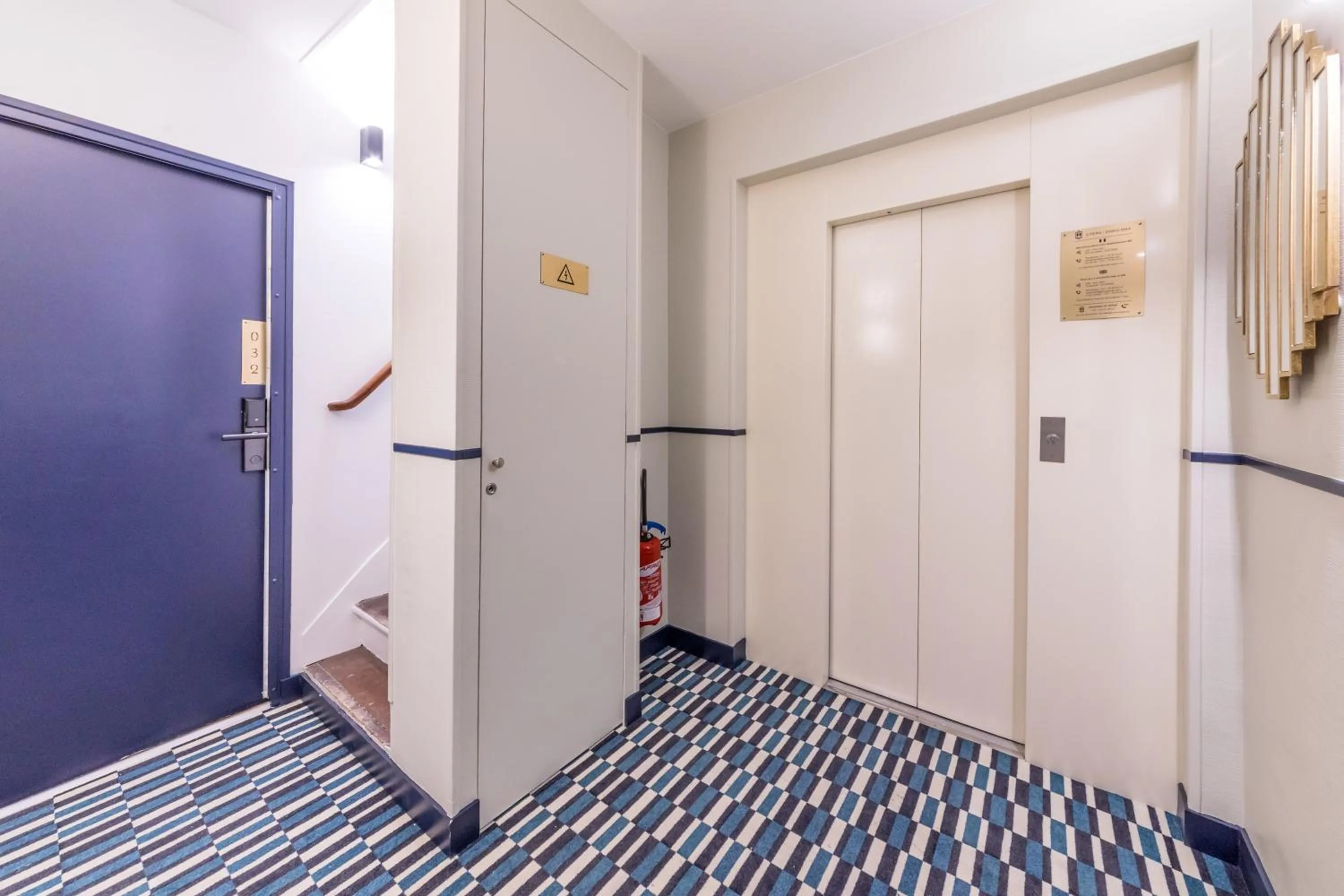 Property building in WS Champs-Elysées - Colomb