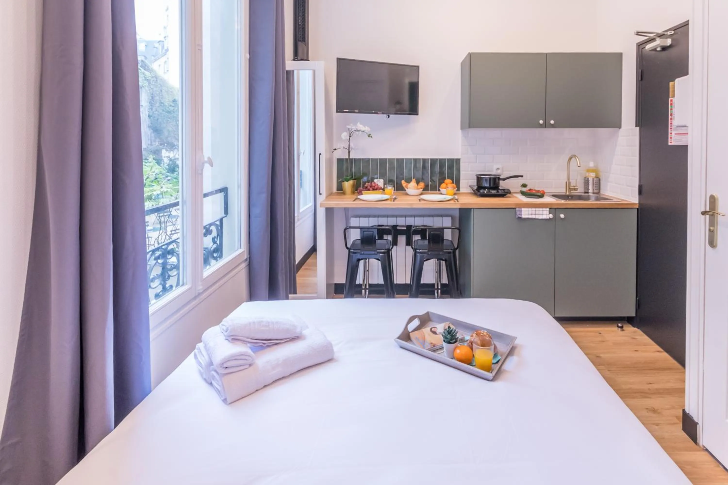 Kitchen or kitchenette, Bed in WS Champs-Elysées - Colomb