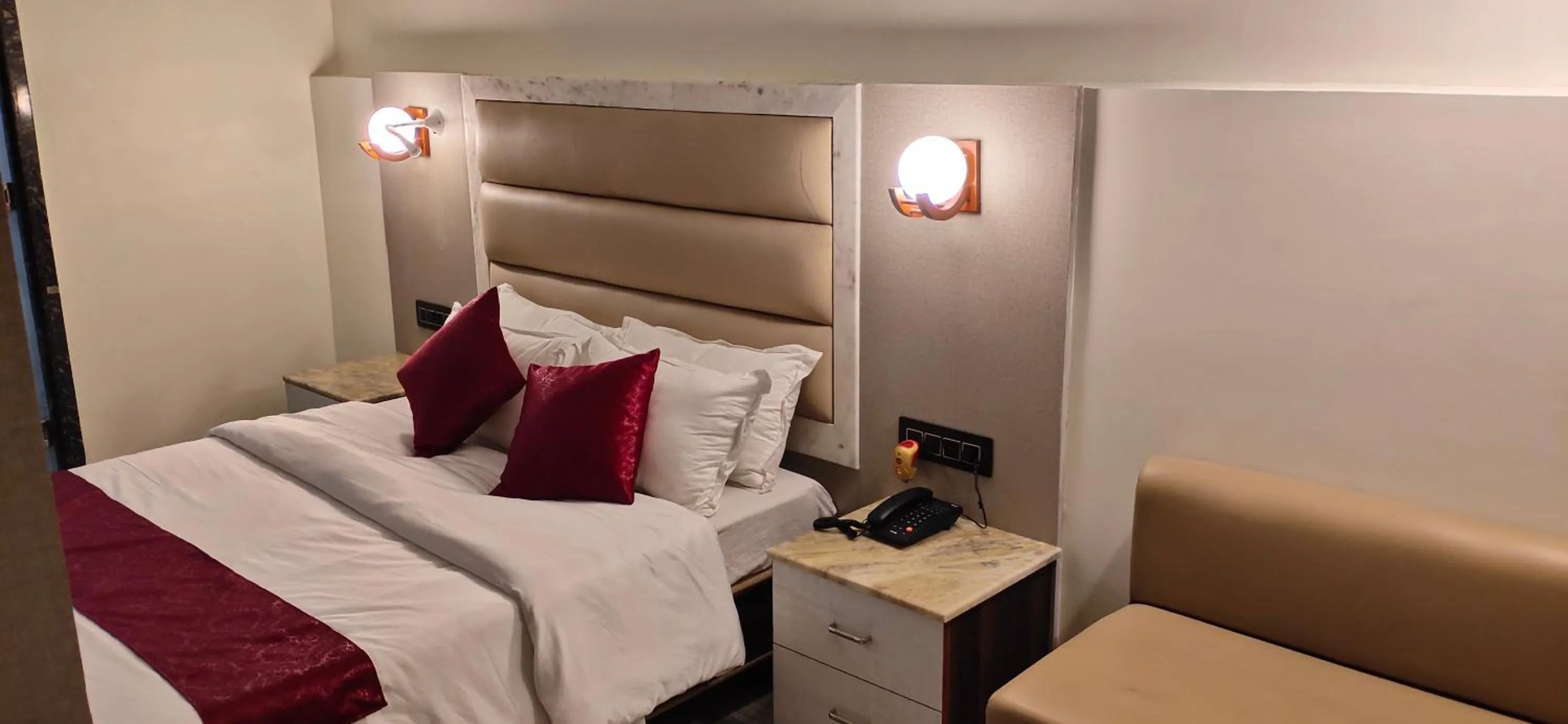 Bed in The Jamun Tree