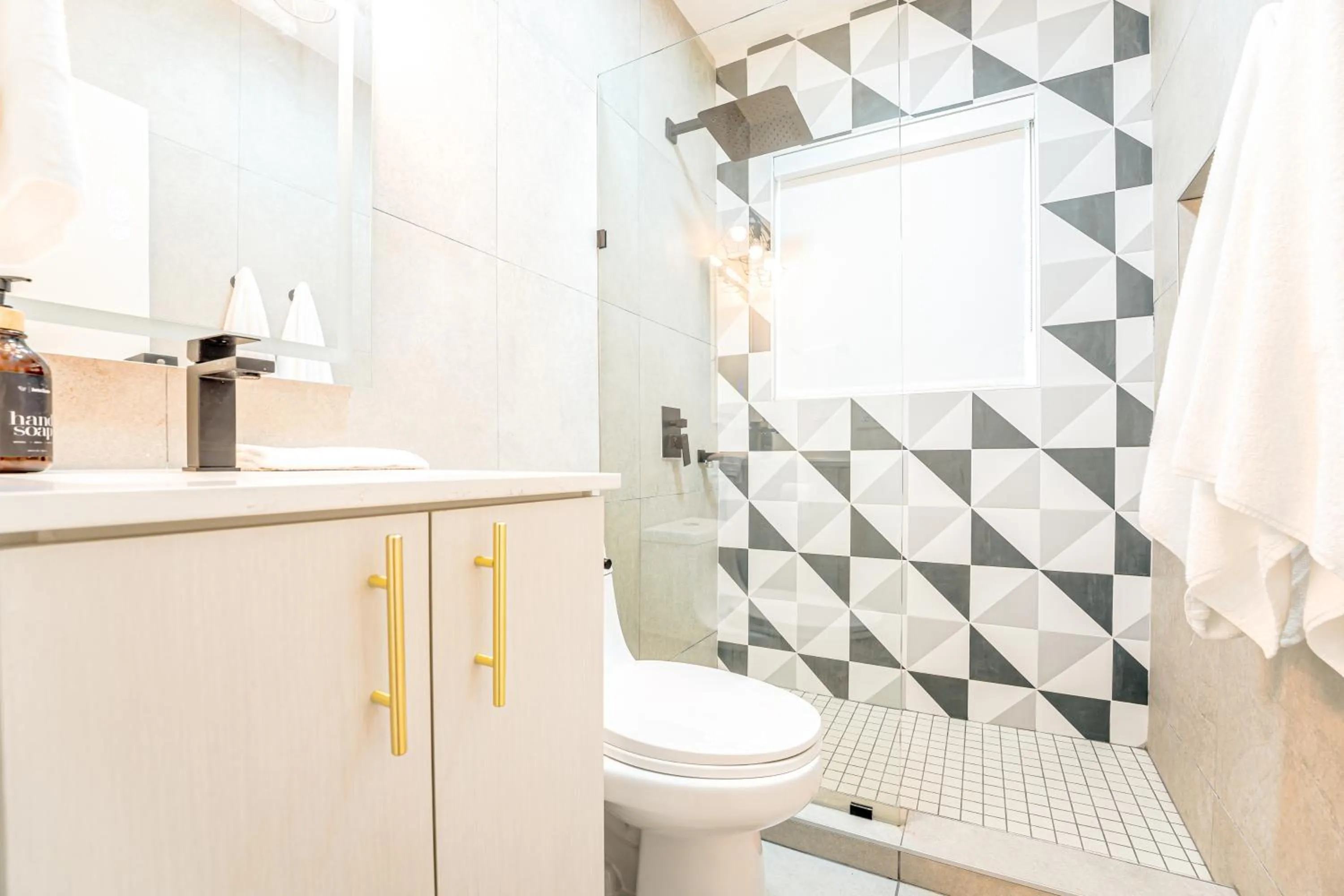 Shower in PRAIA Hotel Boutique & Apartments Miami Beach